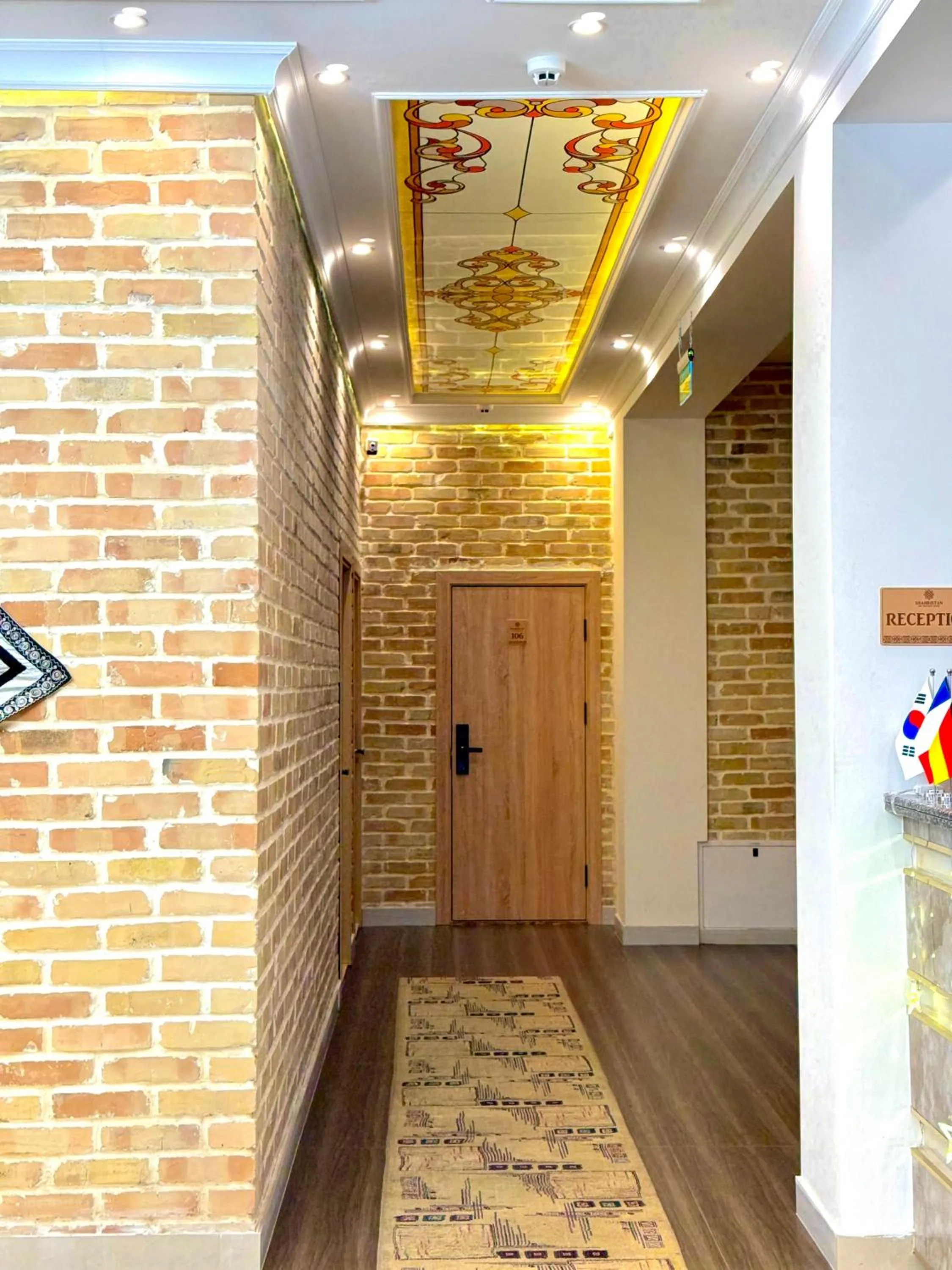 Communal lounge/ TV room in Shahristan Art Boutique Hotel