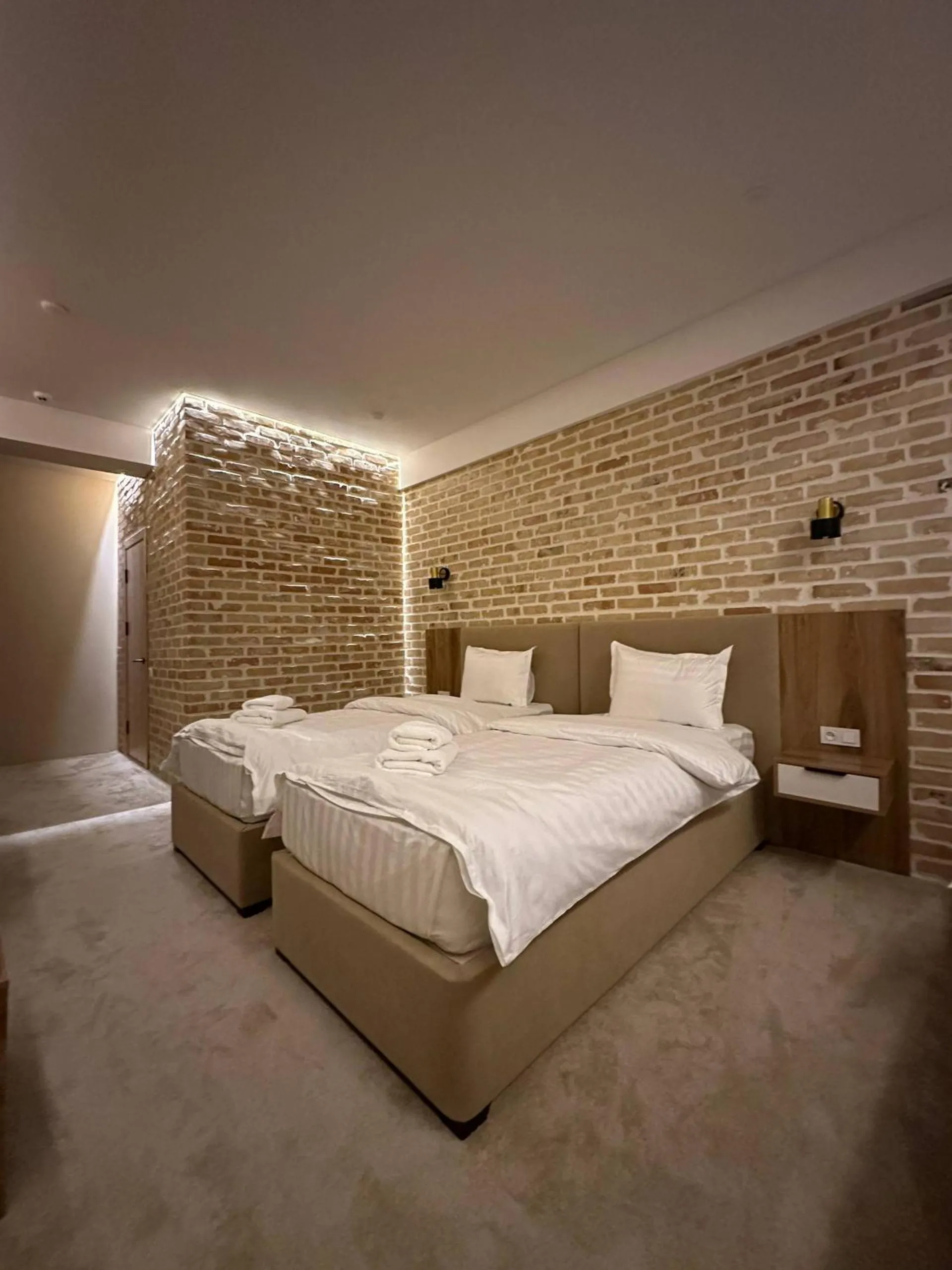 Photo of the whole room, Bed in Shahristan Art Boutique Hotel