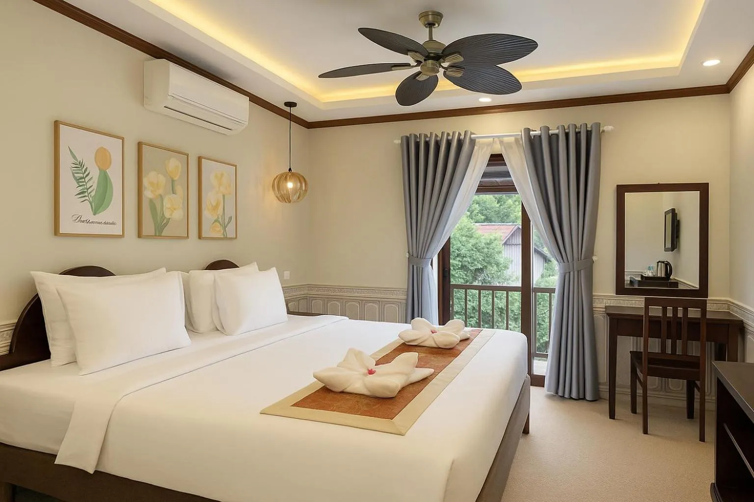 King Room with Lake View in Villa Khili Phousi