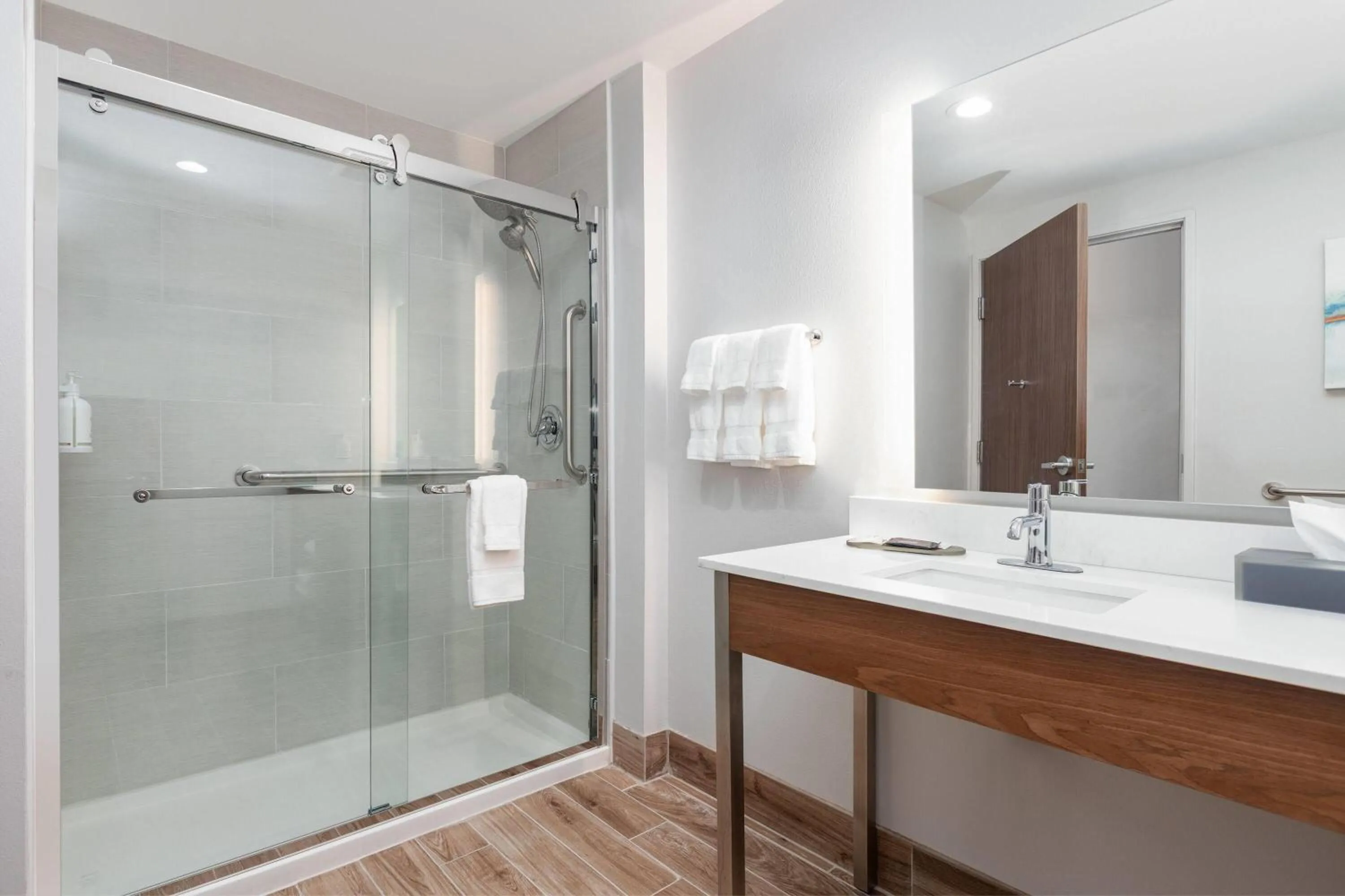 Shower in La Quinta Inn & Suites by Wyndham Eagle Pass