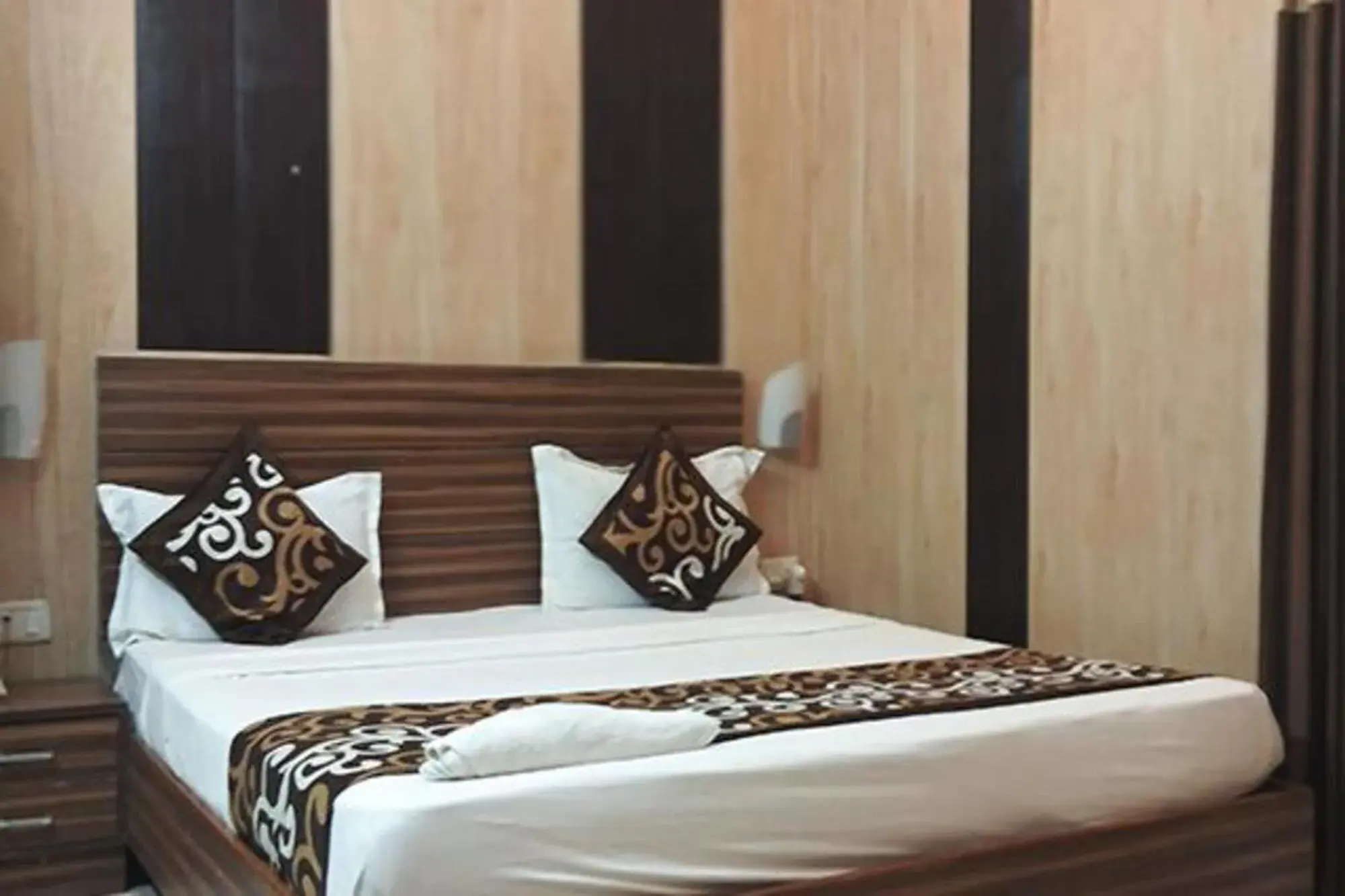 Superior Double Room - single occupancy in FabHotel Crown Inn Superior Double Room - single occupancy in FabHotel Crown Inn