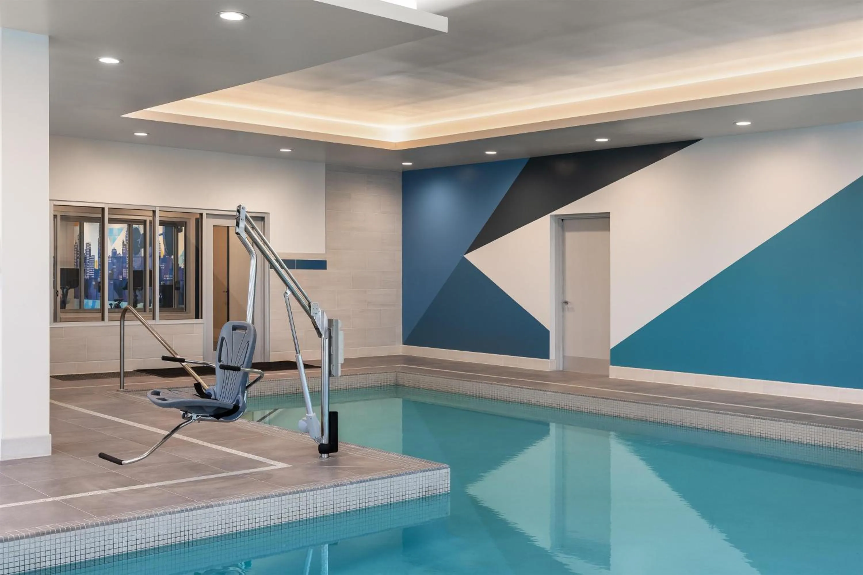 Swimming pool in Hyatt Place Toronto Airport