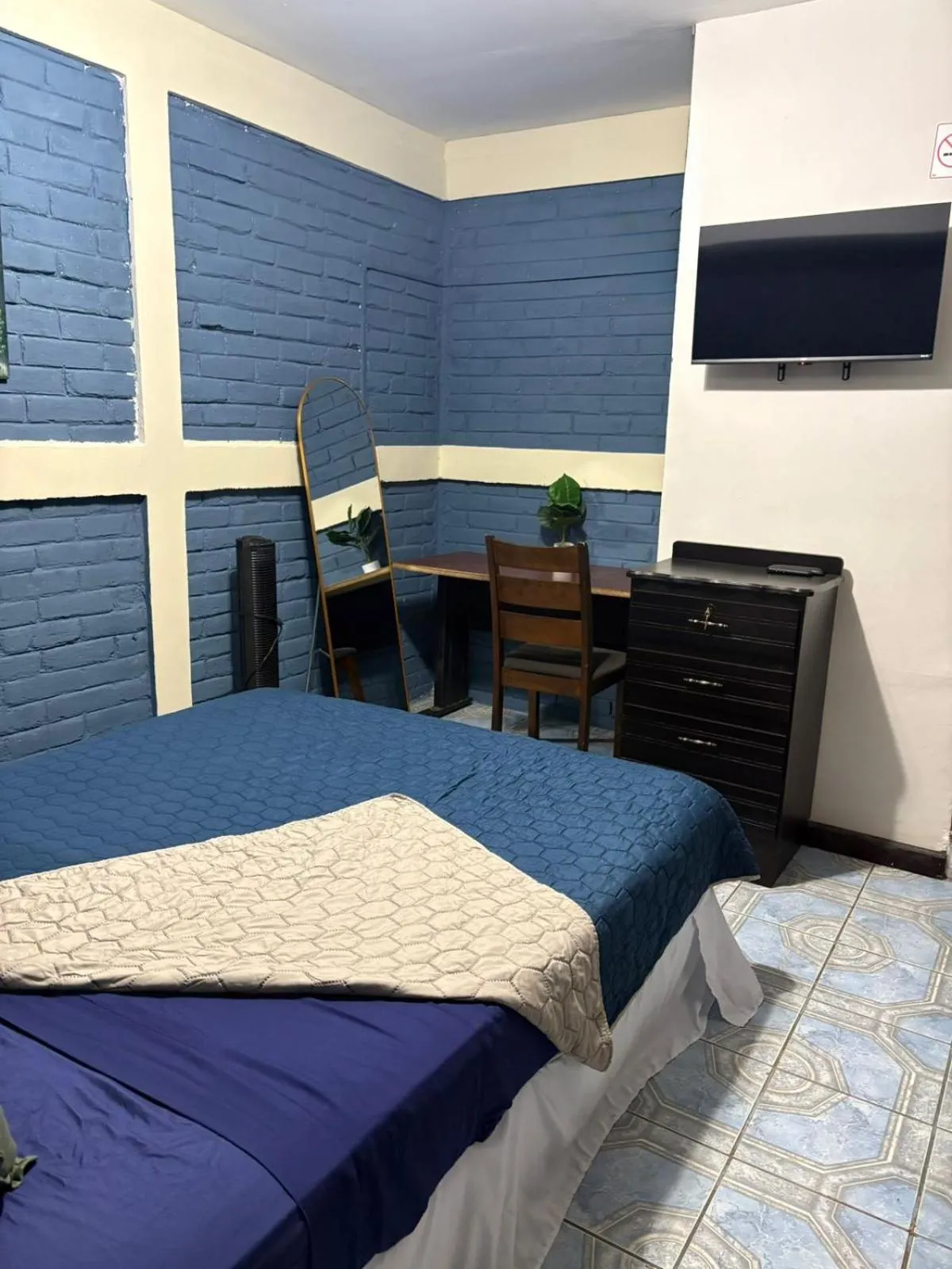 Deluxe Double Room with Balcony - single occupancy in El Balcón de Ataco