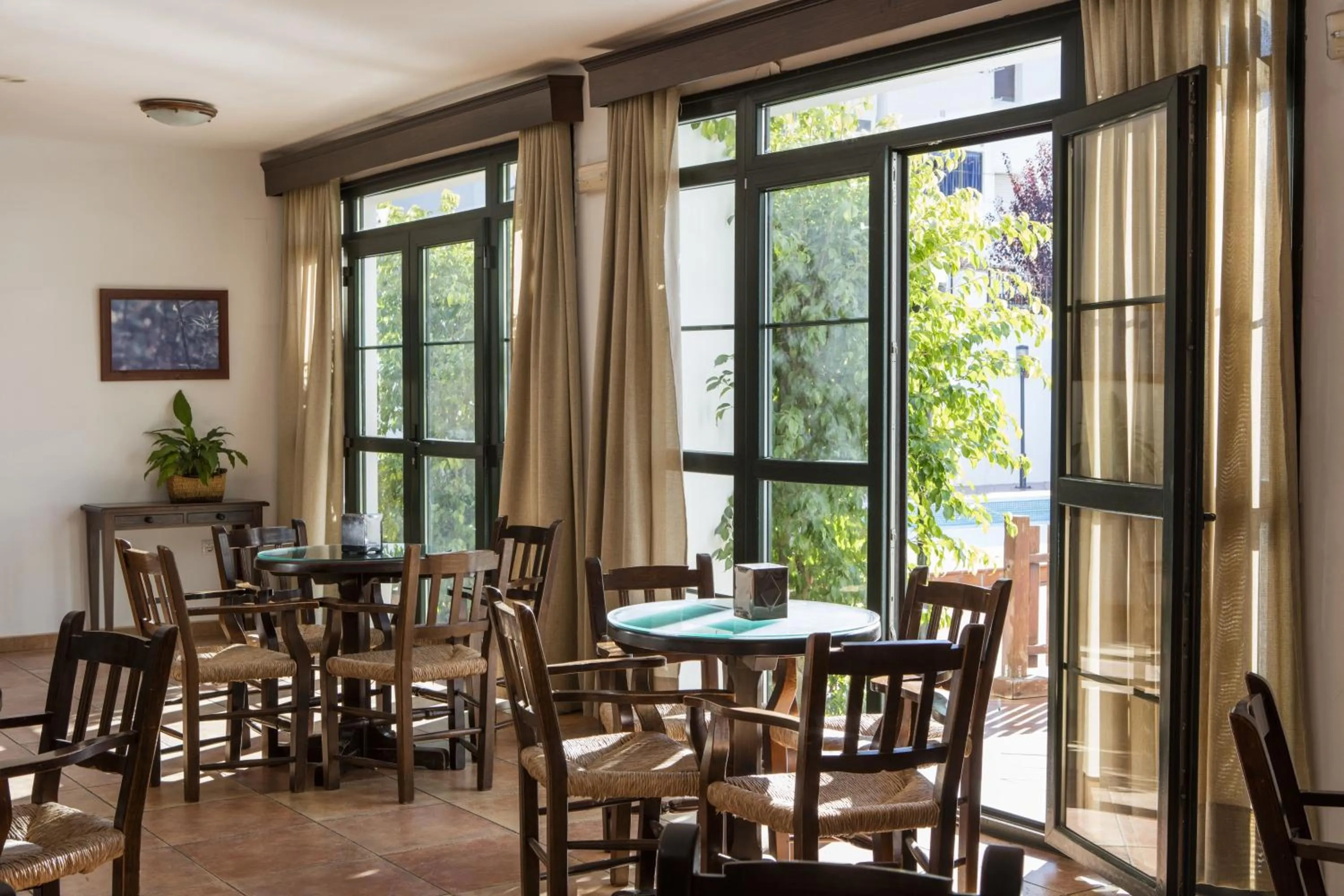 Restaurant/places to eat in Hotel Tugasa Sierra y Cal
