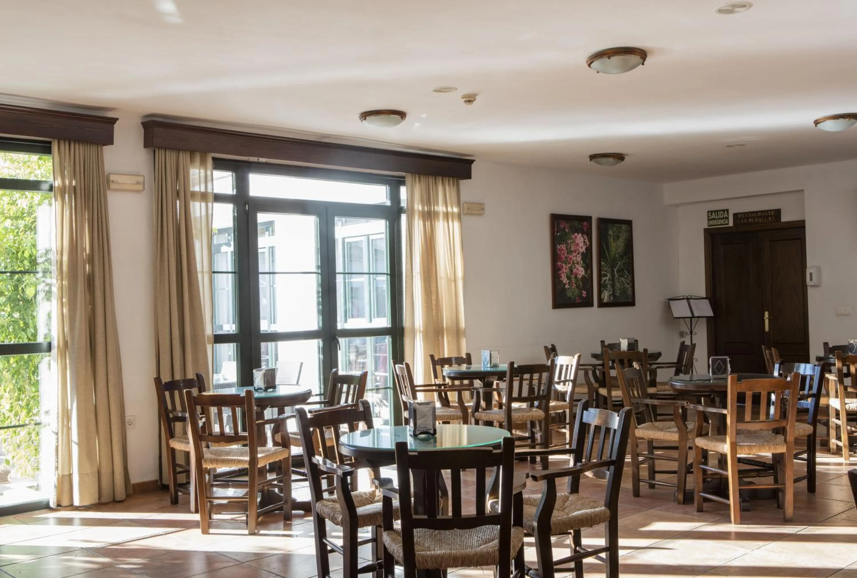 Restaurant/places to eat in Hotel Tugasa Sierra y Cal