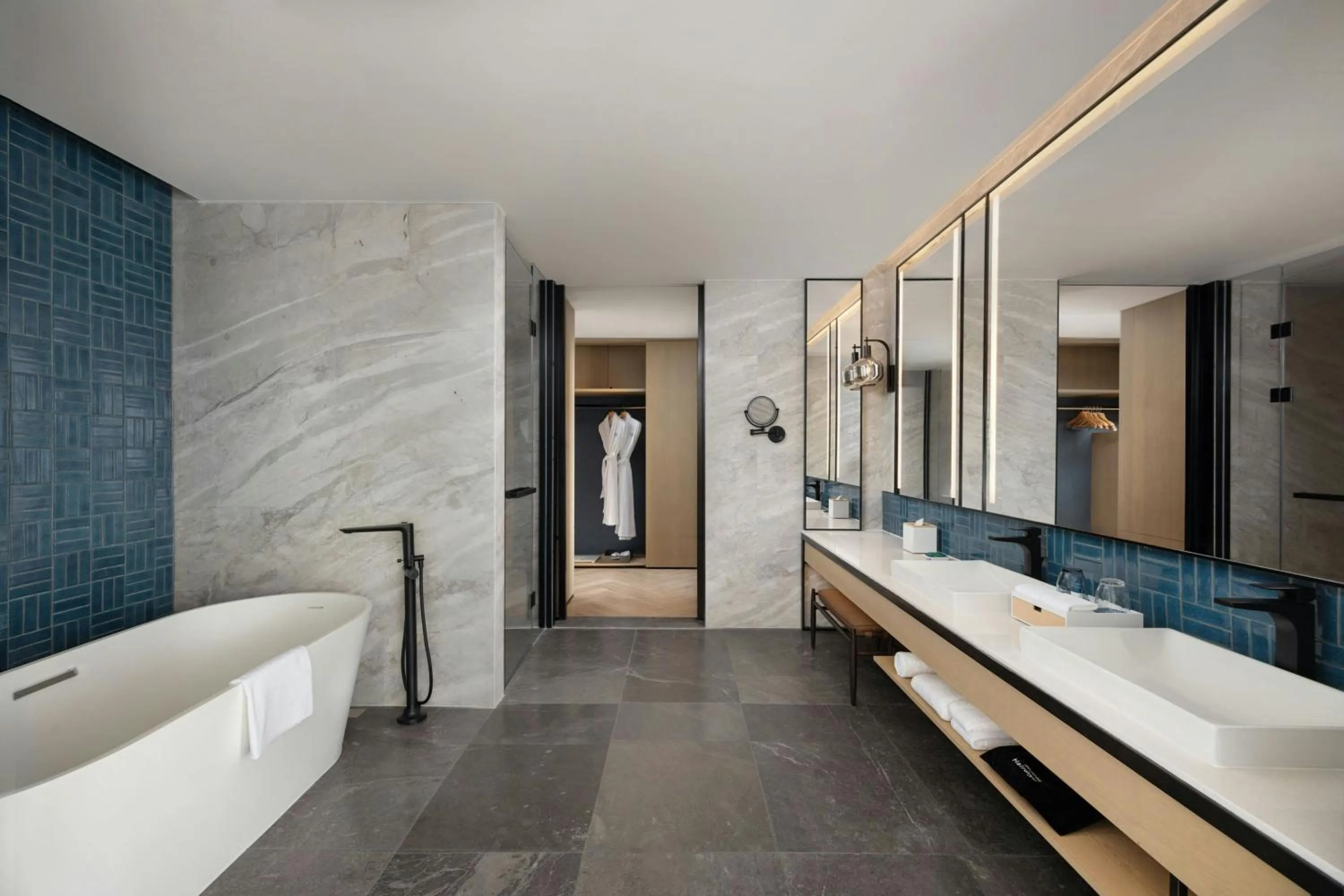 Bathroom in Four Points by Sheraton Wuhan Hankou