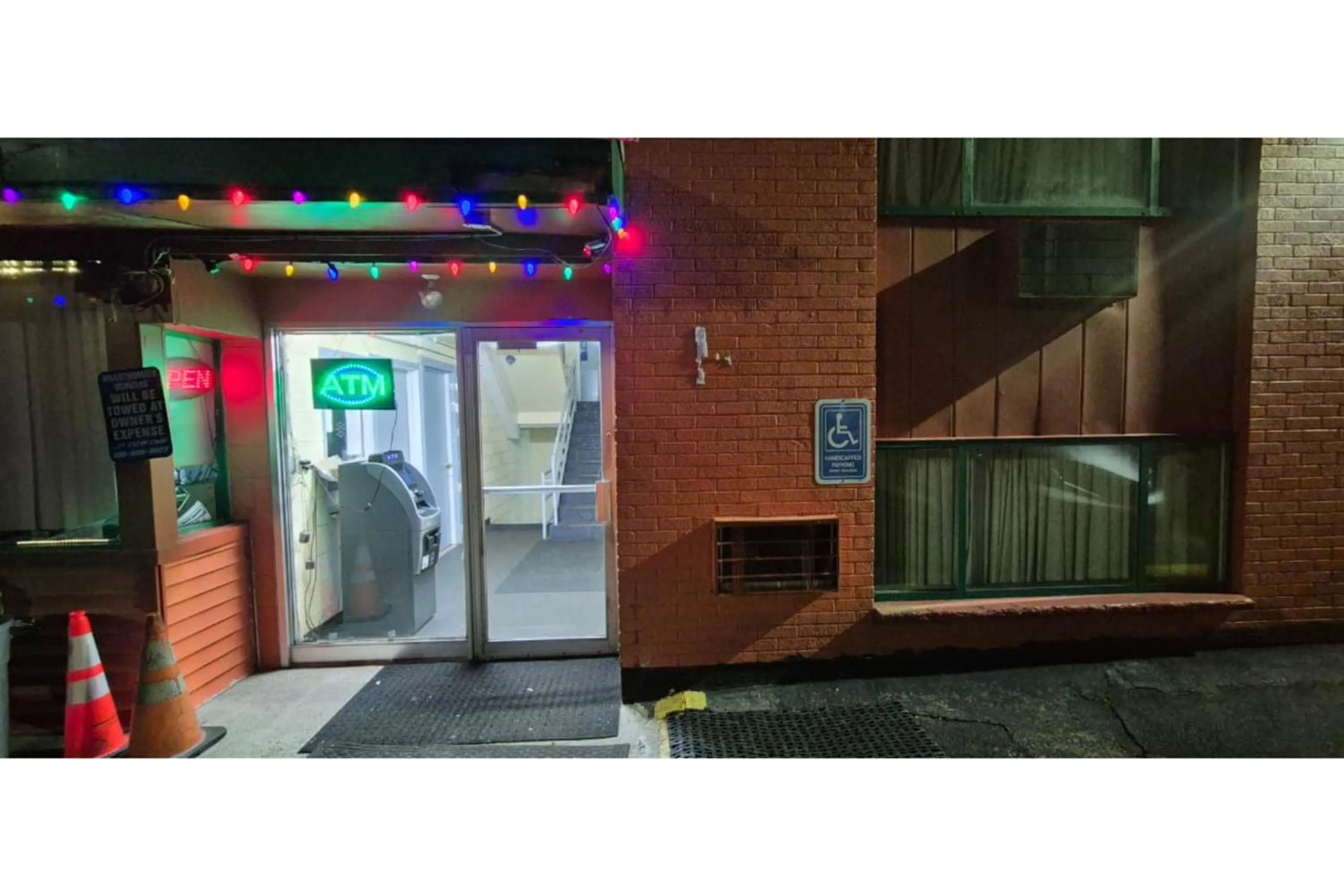 Property building in Capital O Pleasant Motel Grand Rapids MI