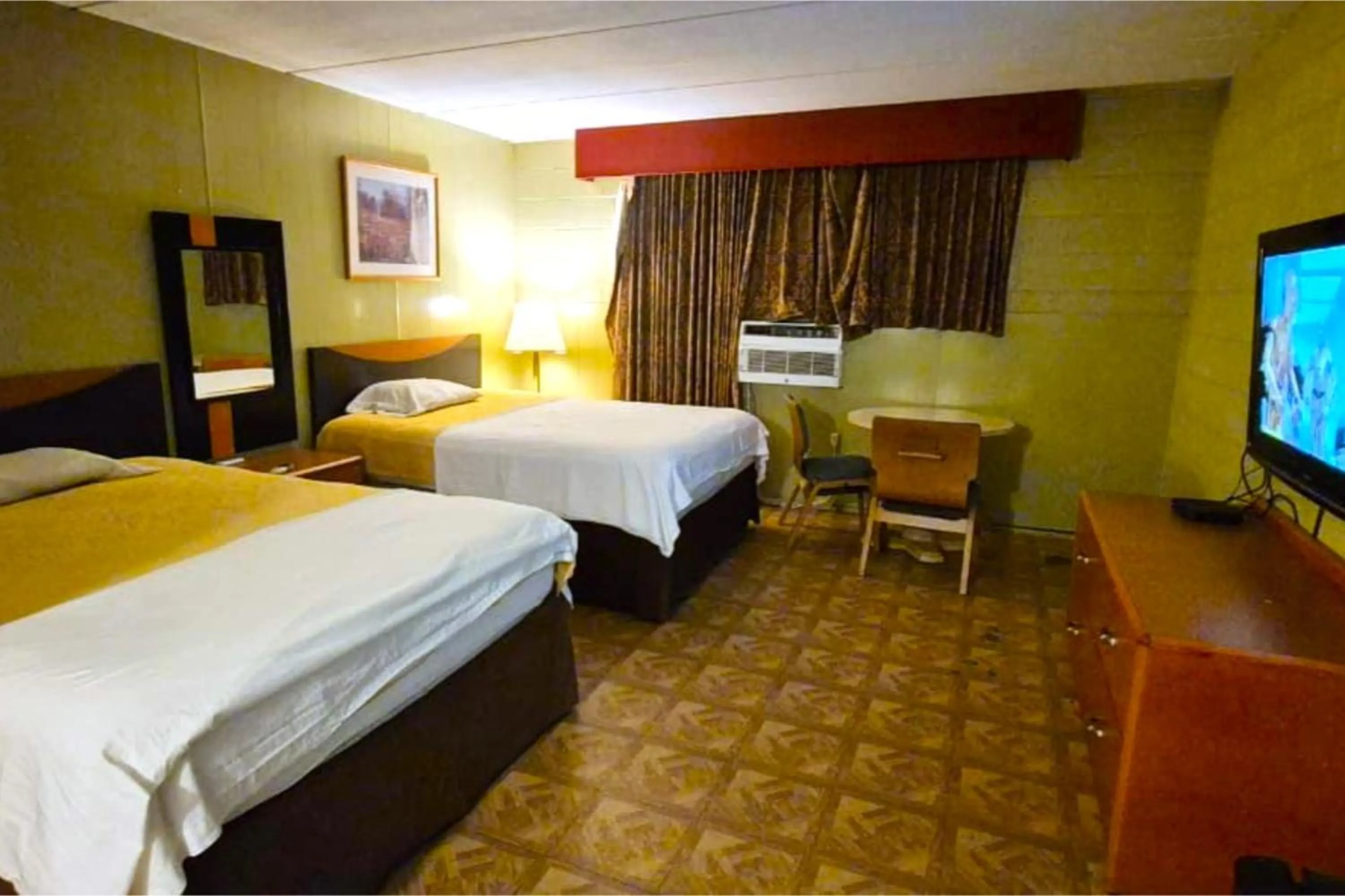 Bedroom, Bed in Capital O Pleasant Motel Grand Rapids MI