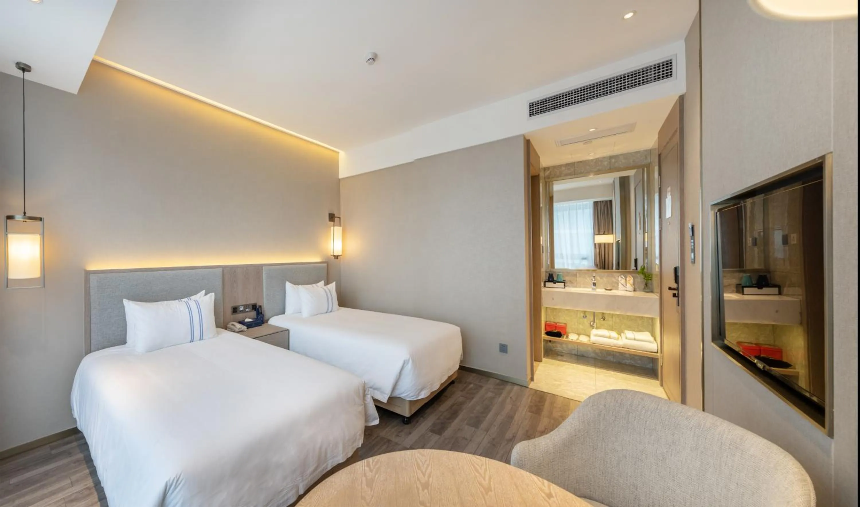 Photo of the whole room, Bed in Zhonghao International Hotel