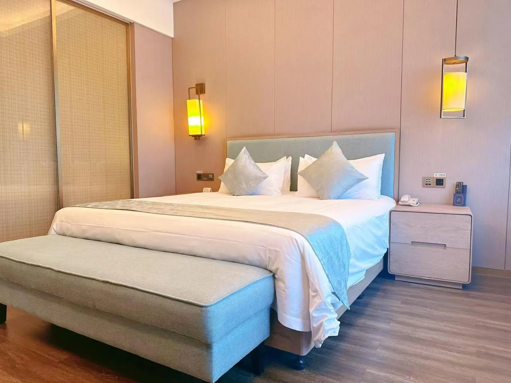 Photo of the whole room, Bed in Zhonghao International Hotel