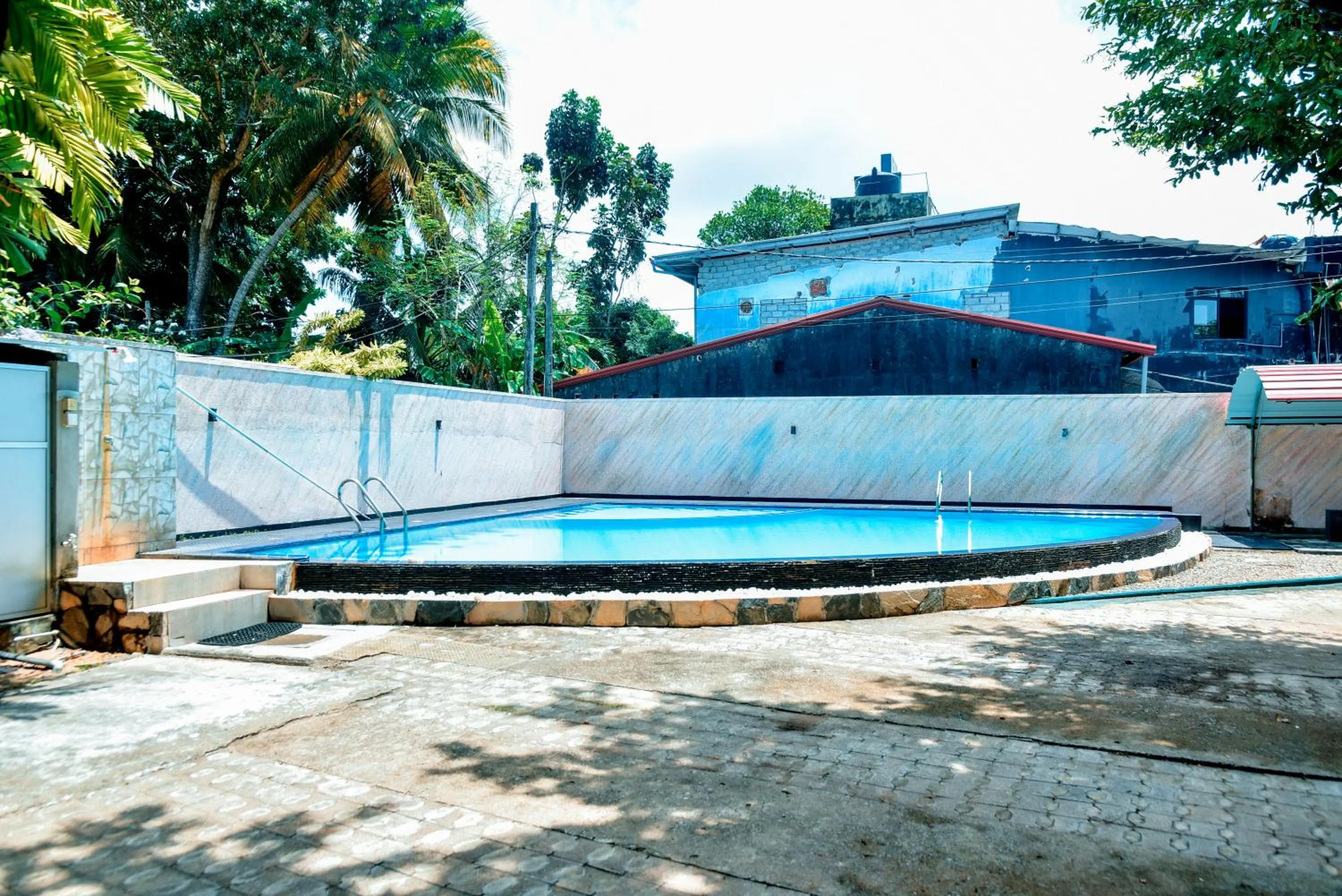 Swimming pool in Villa Thotiya