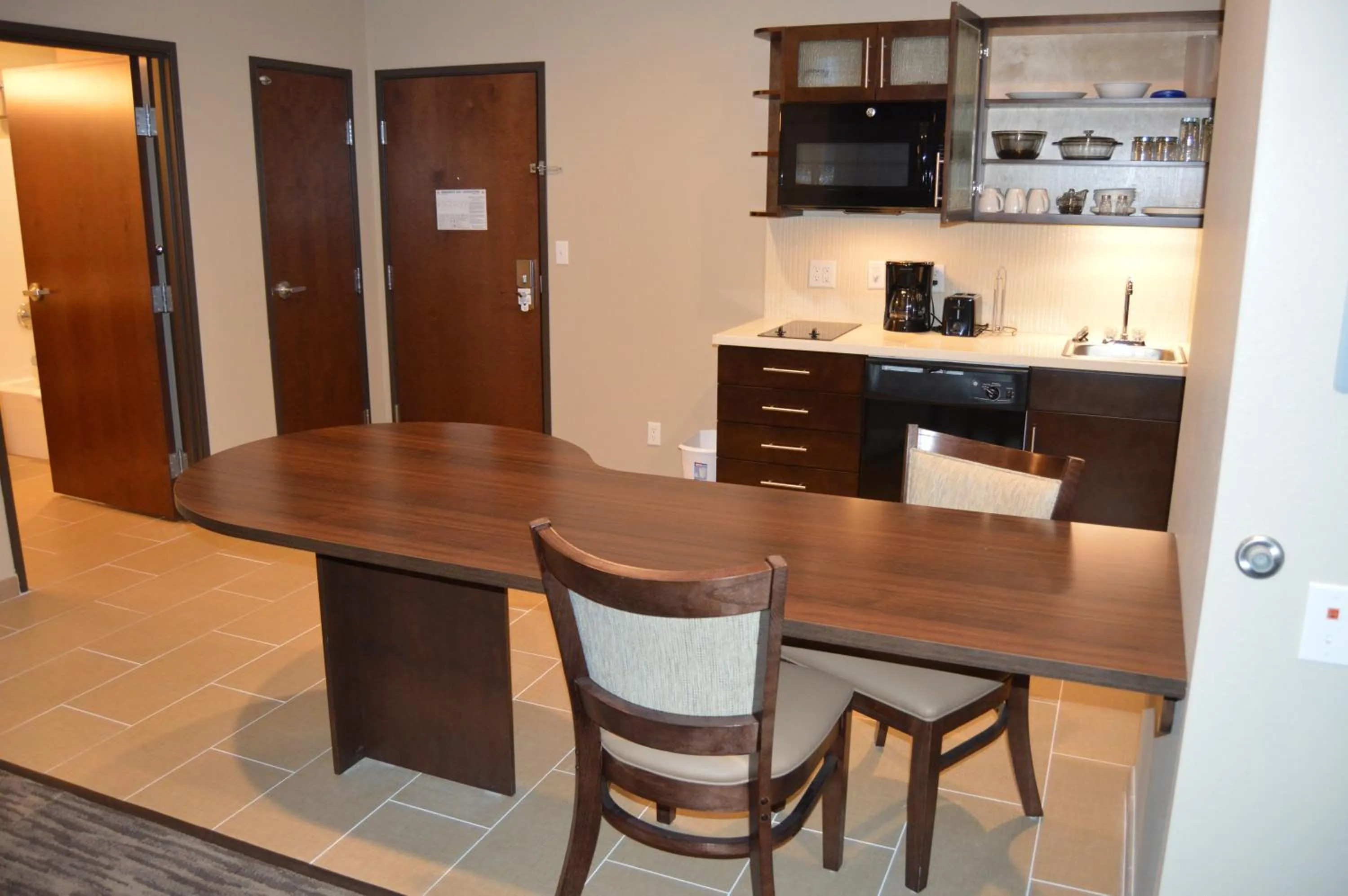 Kitchen or kitchenette in Heritage Place Hotel and Suites