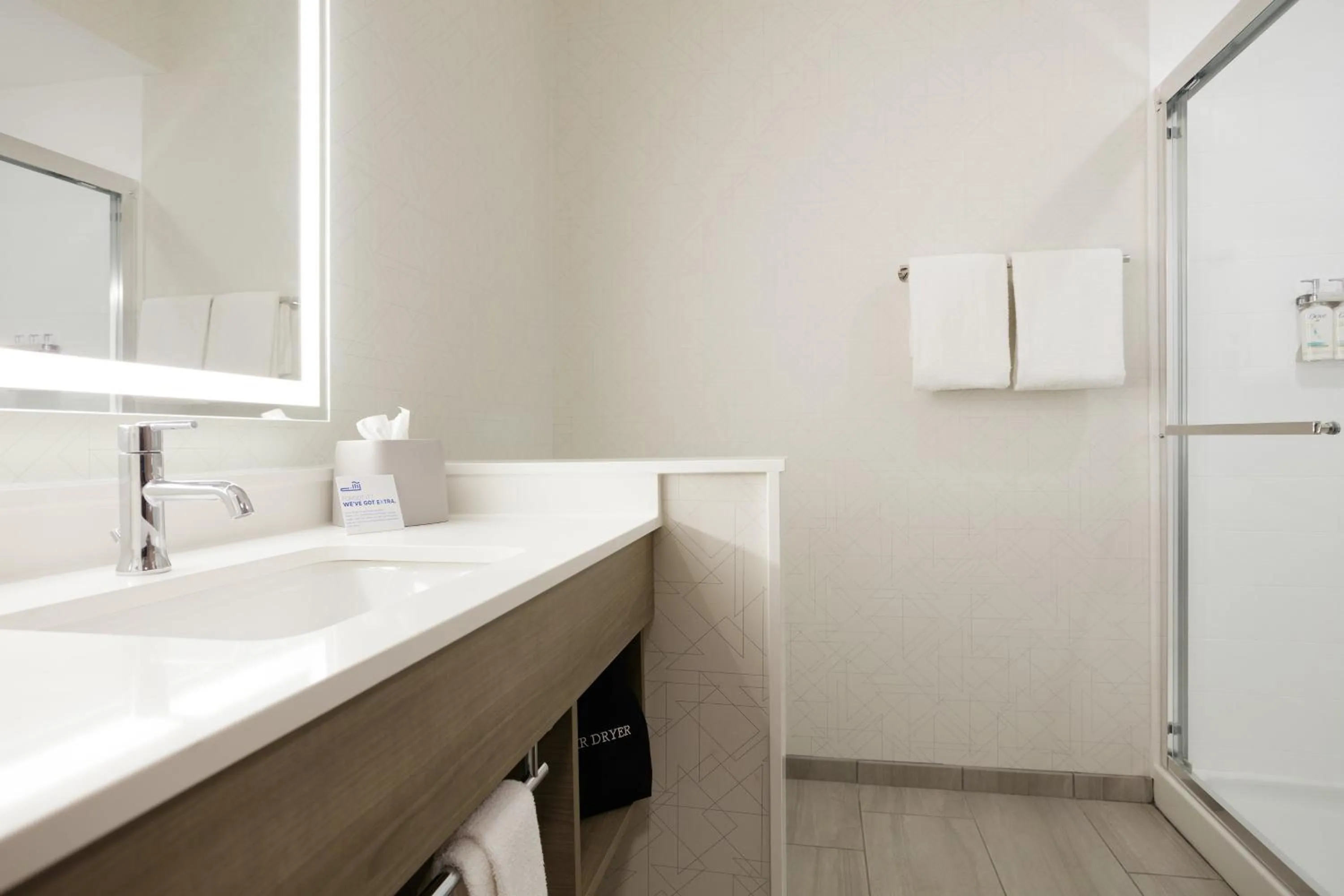 Queen Suite with Two Queen Beds in Holiday Inn Express & Suites Chicago West - Oak Park by IHG