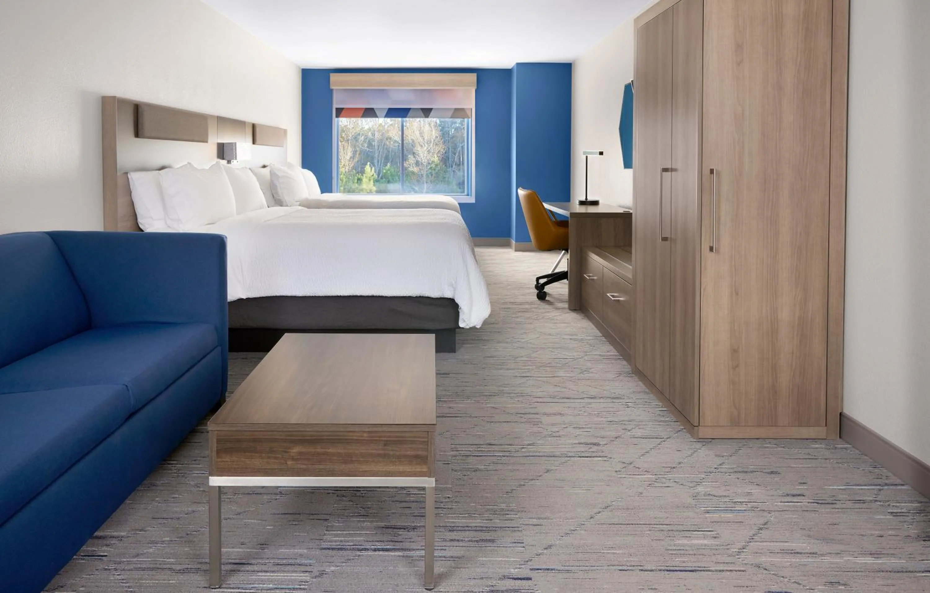 Queen Suite with Two Queen Beds in Holiday Inn Express & Suites Chicago West - Oak Park by IHG