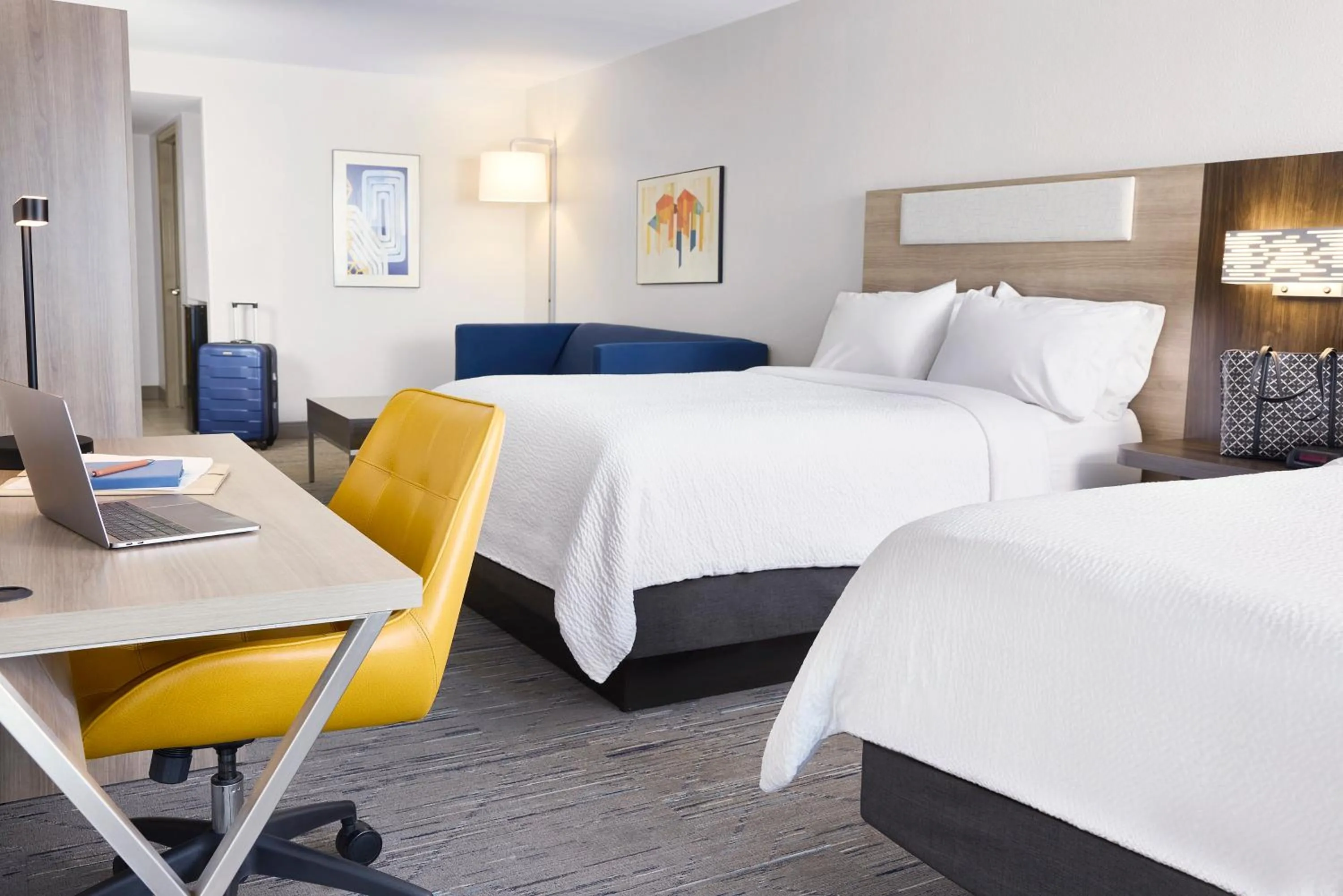 Queen Suite with Two Queen Beds in Holiday Inn Express & Suites Chicago West - Oak Park by IHG