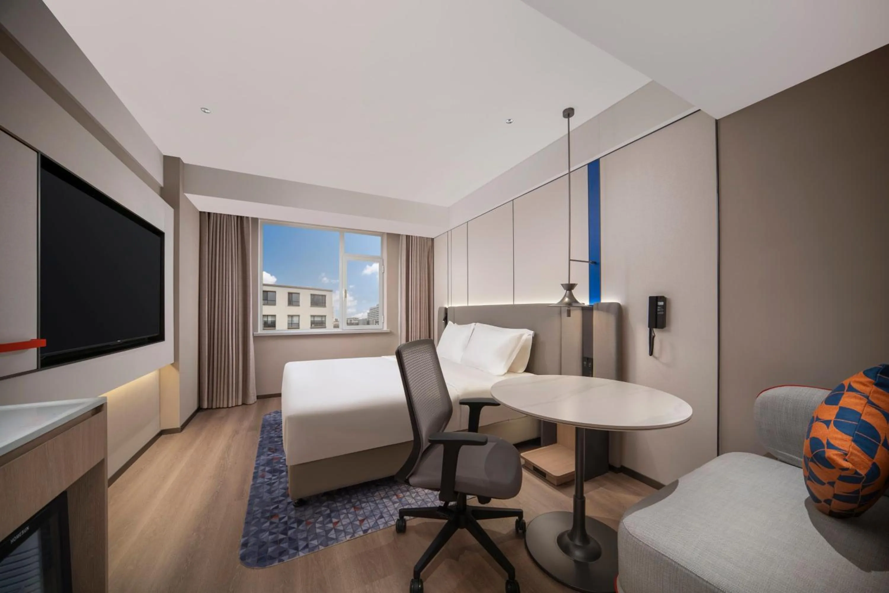 Photo of the whole room, Bed in Holiday Inn Express Qingdao Downtown by IHG