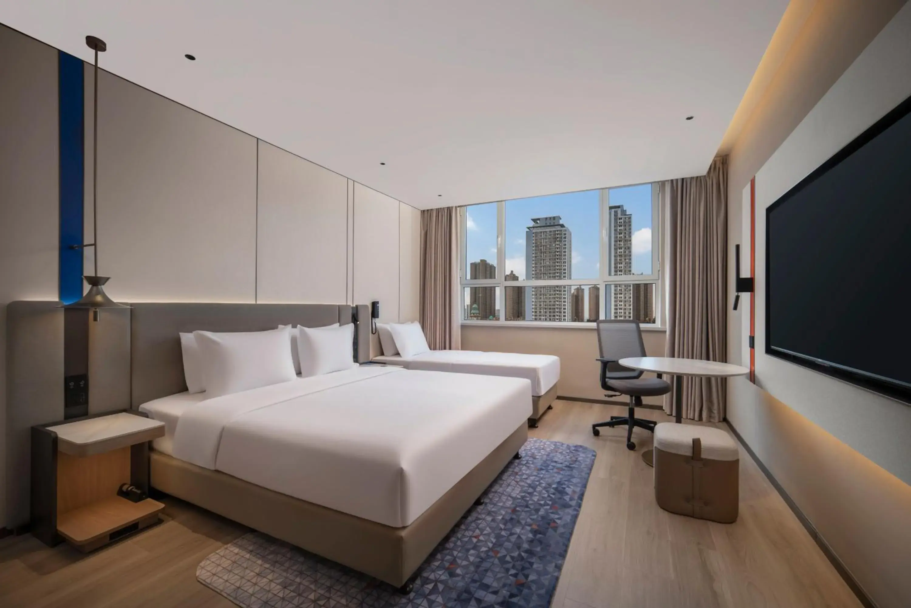 1 King and 1 Single Standard in Holiday Inn Express Qingdao Downtown by IHG 1 King and 1 Single Standard in Holiday Inn Express Qingdao Downtown by IHG