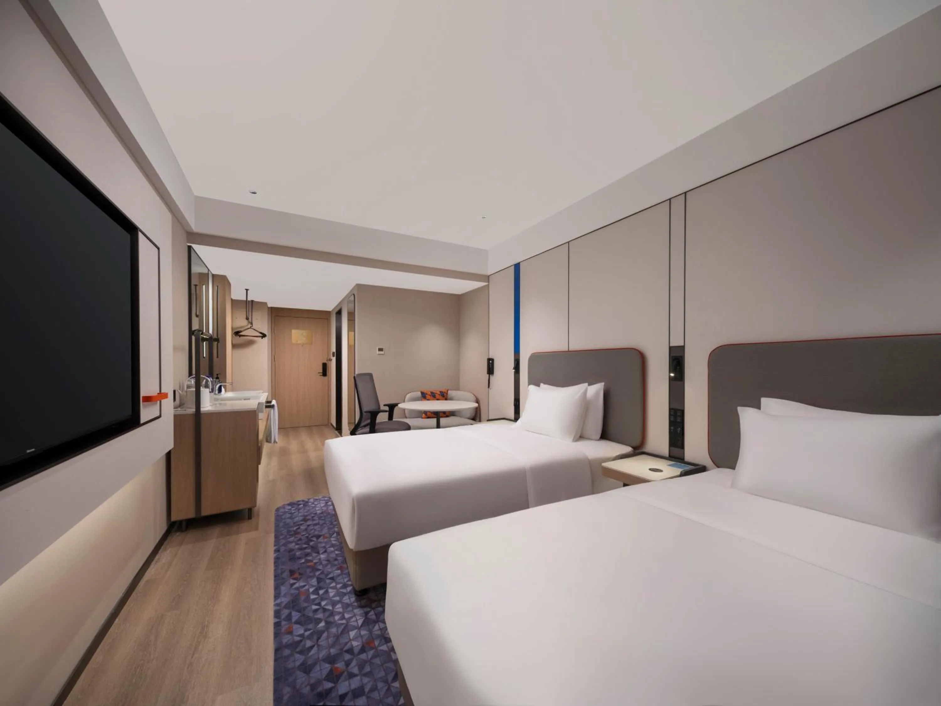 Photo of the whole room, Bed in Holiday Inn Express Qingdao Downtown by IHG