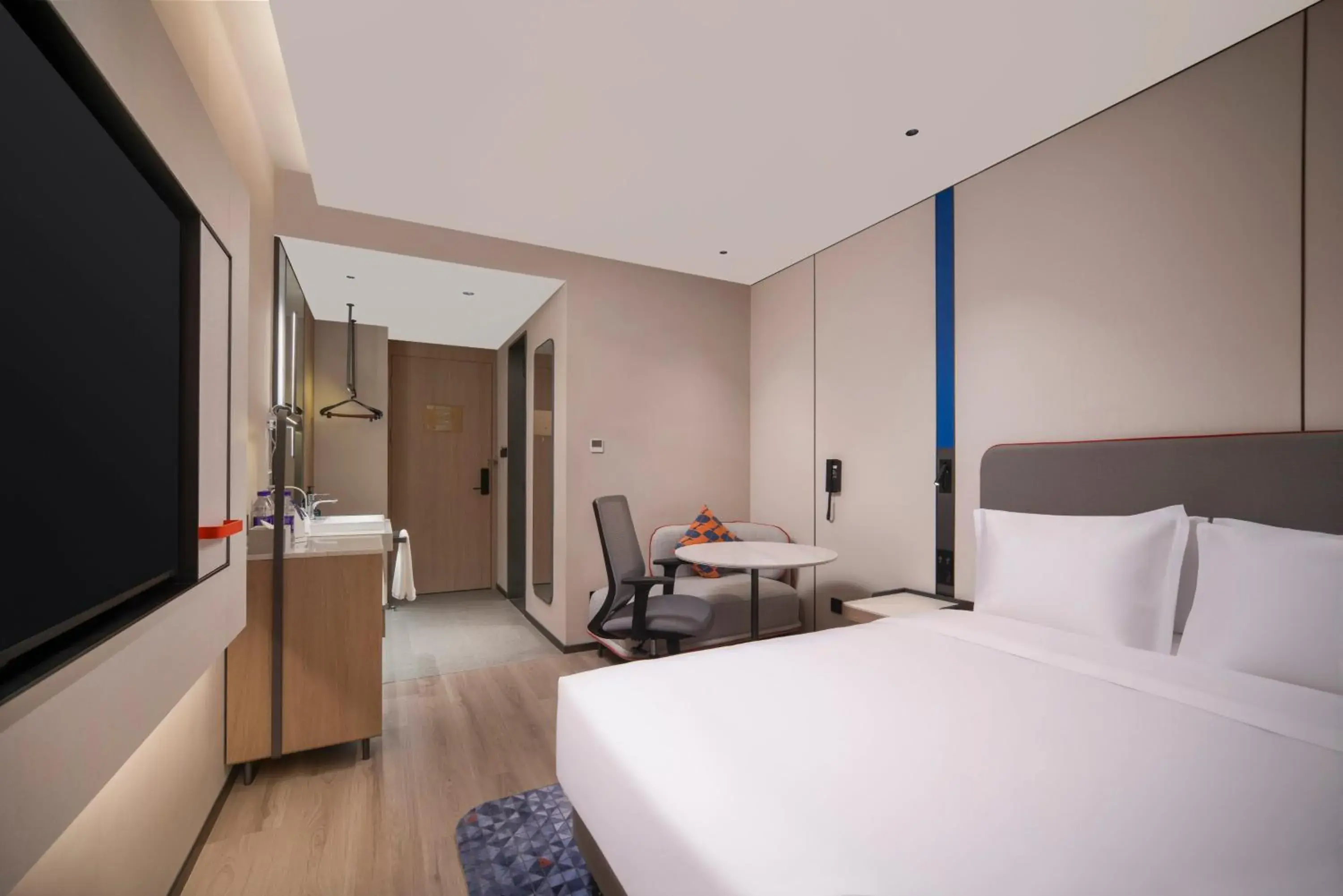 Standard Queen Room in Holiday Inn Express Qingdao Downtown by IHG Standard Queen Room in Holiday Inn Express Qingdao Downtown by IHG
