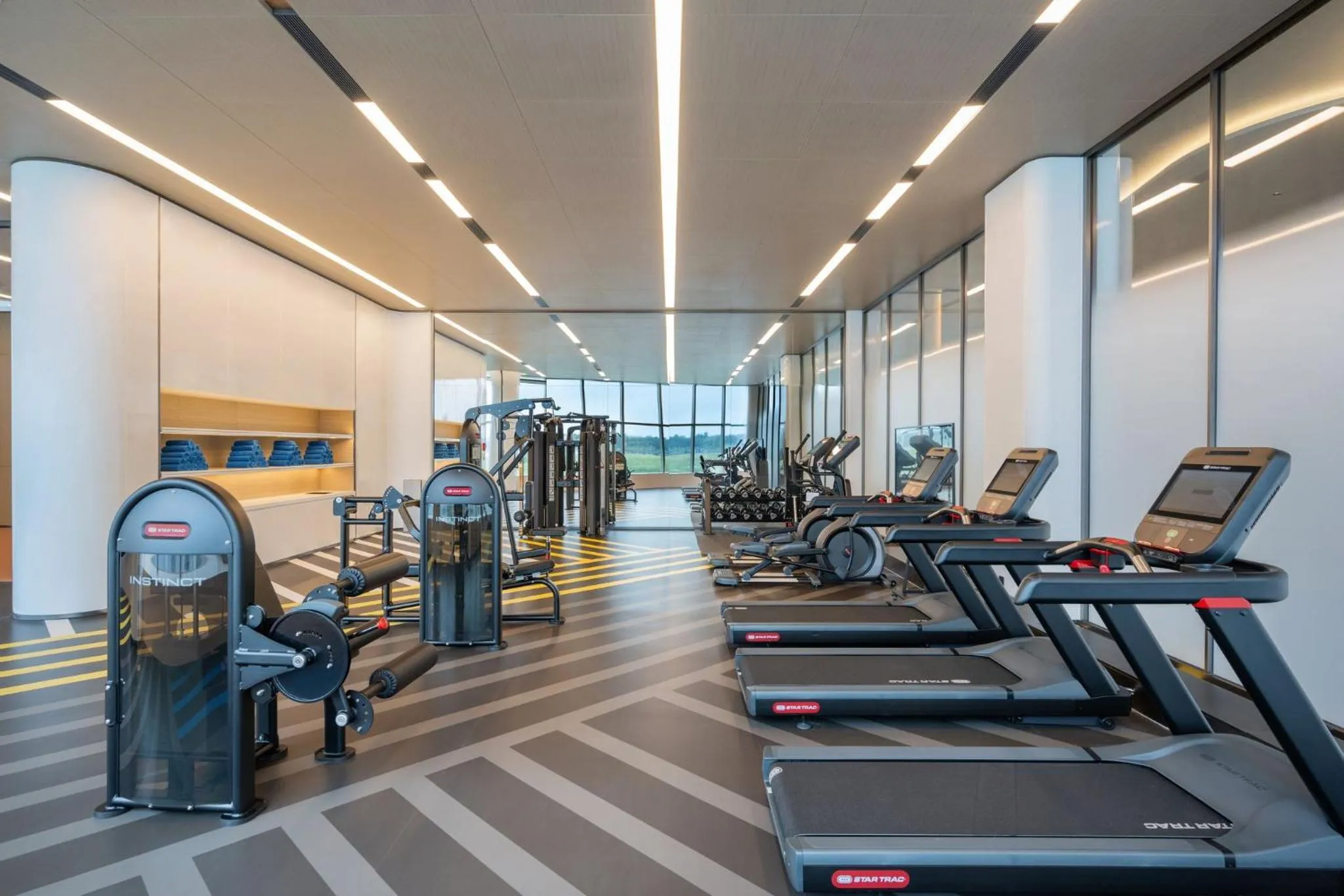 Fitness centre/facilities in Crowne Plaza Weihai Binhai by IHG