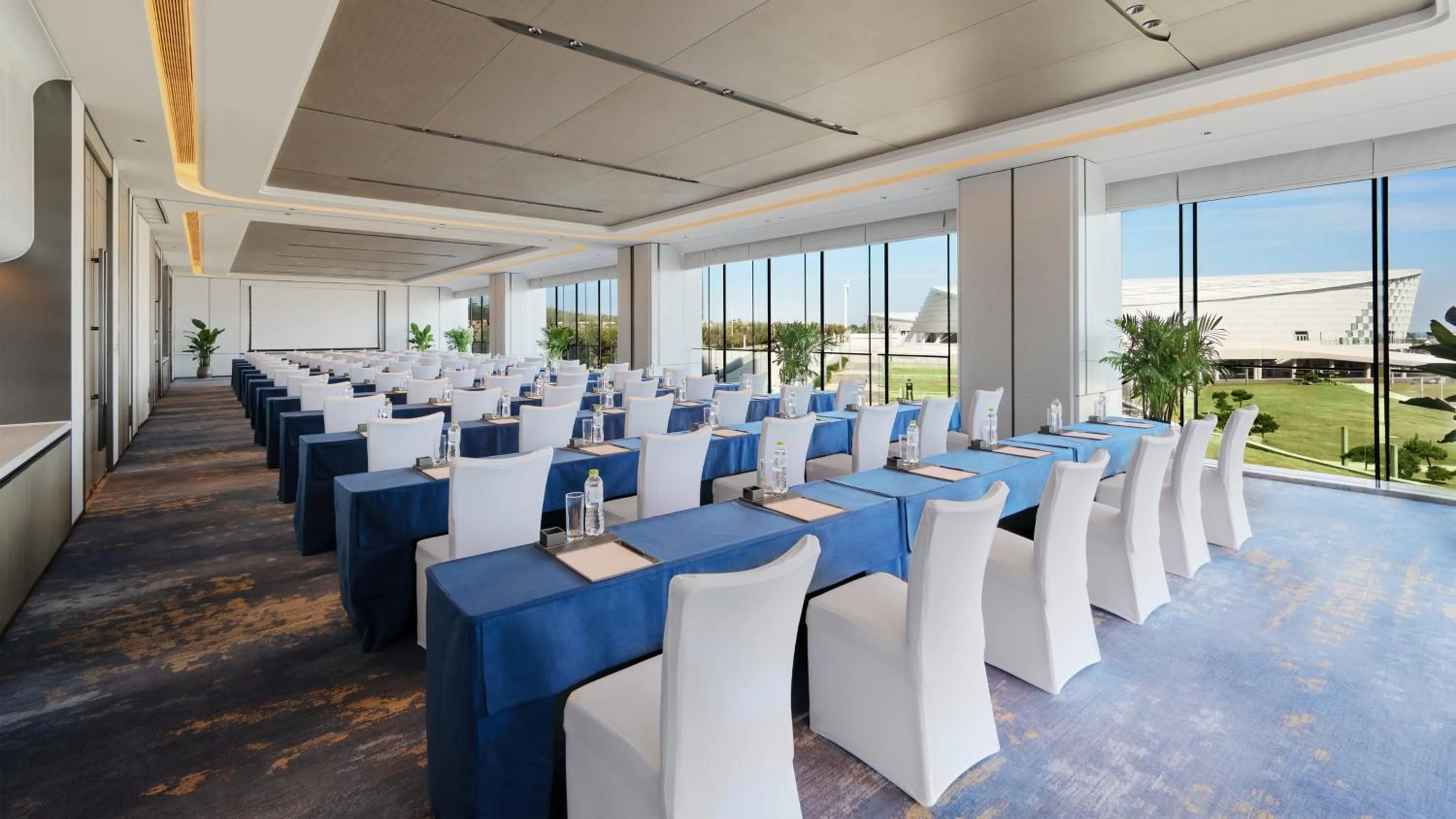 Meeting/conference room in Crowne Plaza Weihai Binhai by IHG