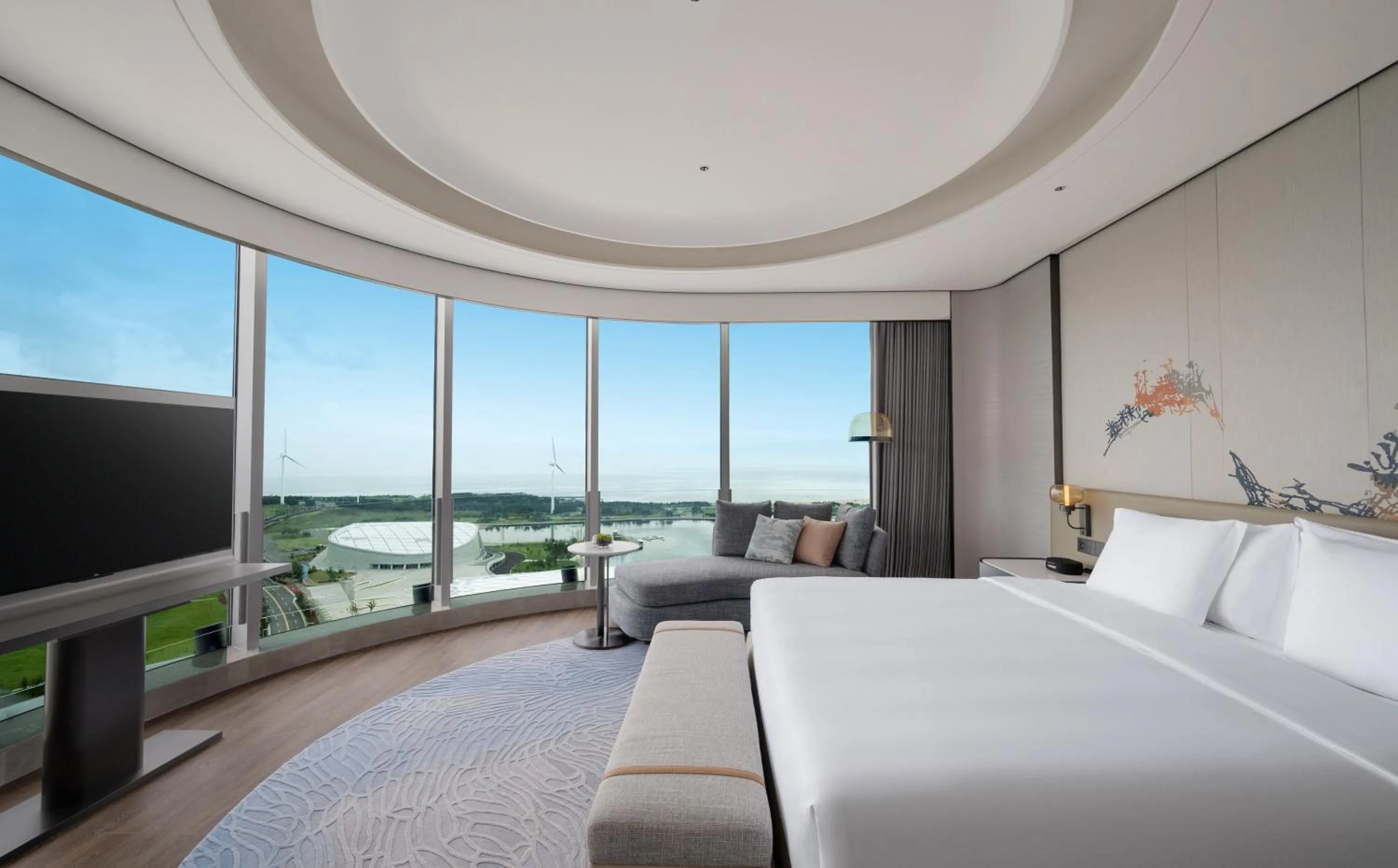 Photo of the whole room, Bed in Crowne Plaza Weihai Binhai by IHG