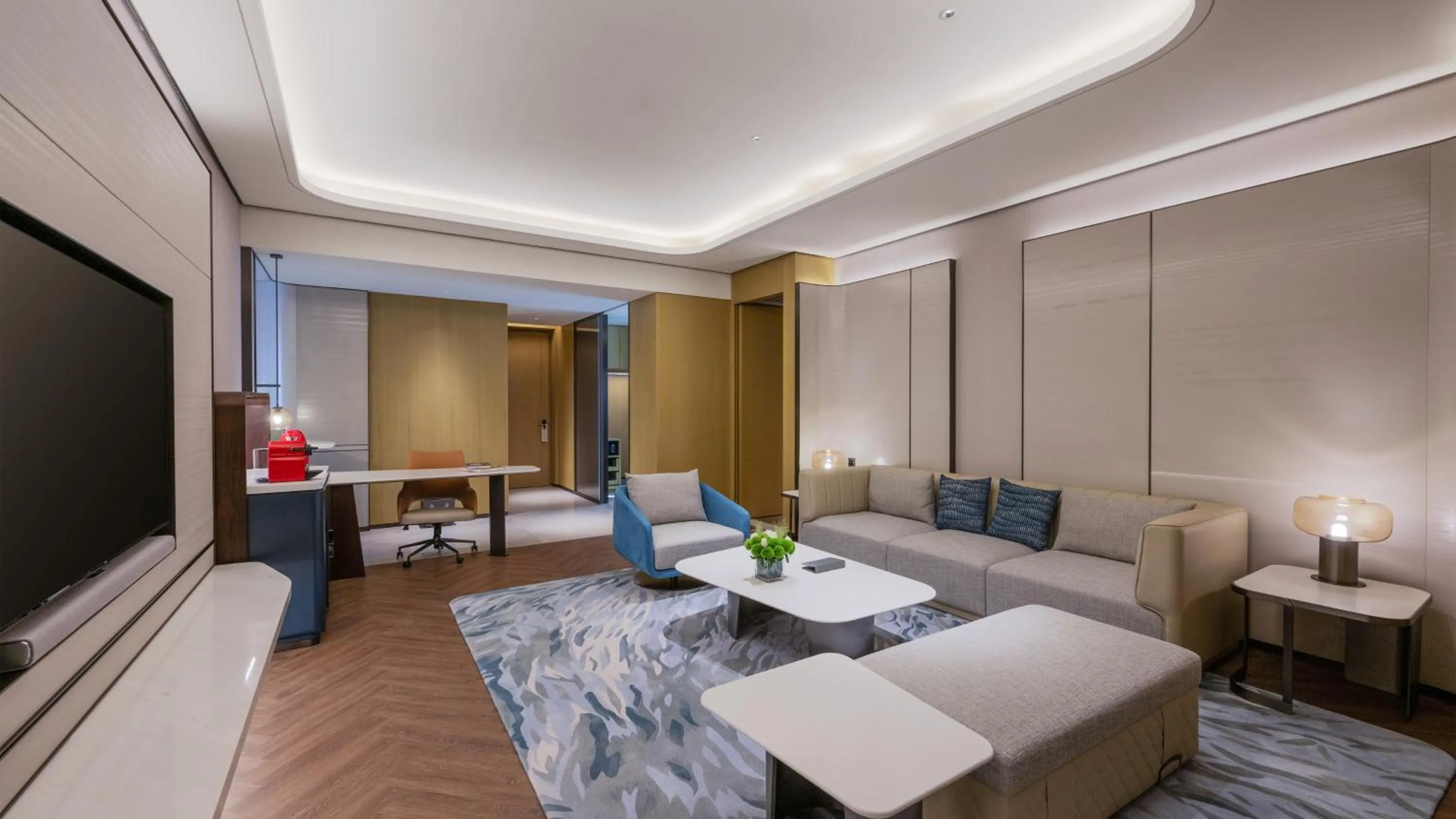 Bed in Crowne Plaza Weihai Binhai by IHG