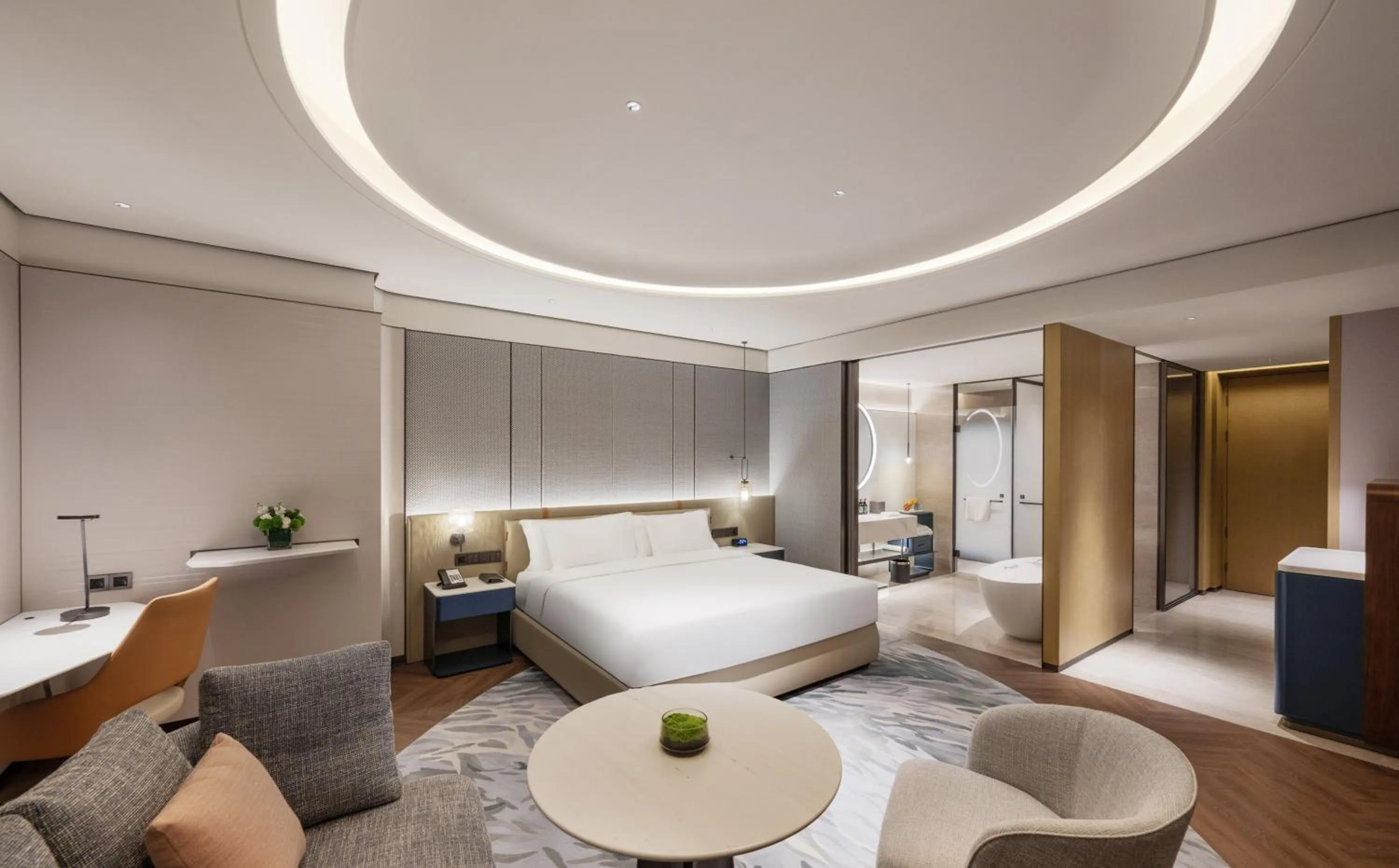 Photo of the whole room, Bed in Crowne Plaza Weihai Binhai by IHG