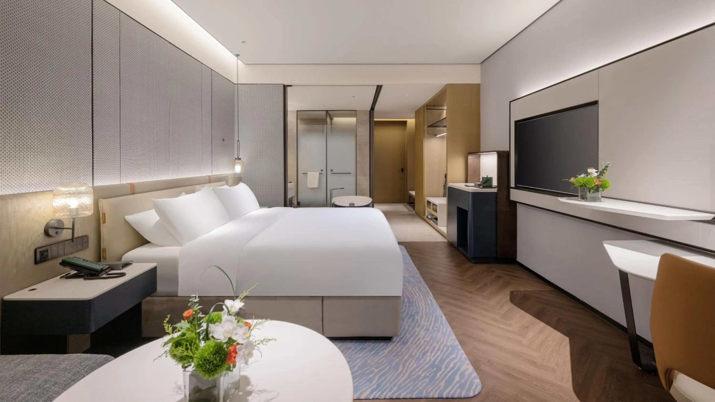 Photo of the whole room, Bed in Crowne Plaza Weihai Binhai by IHG
