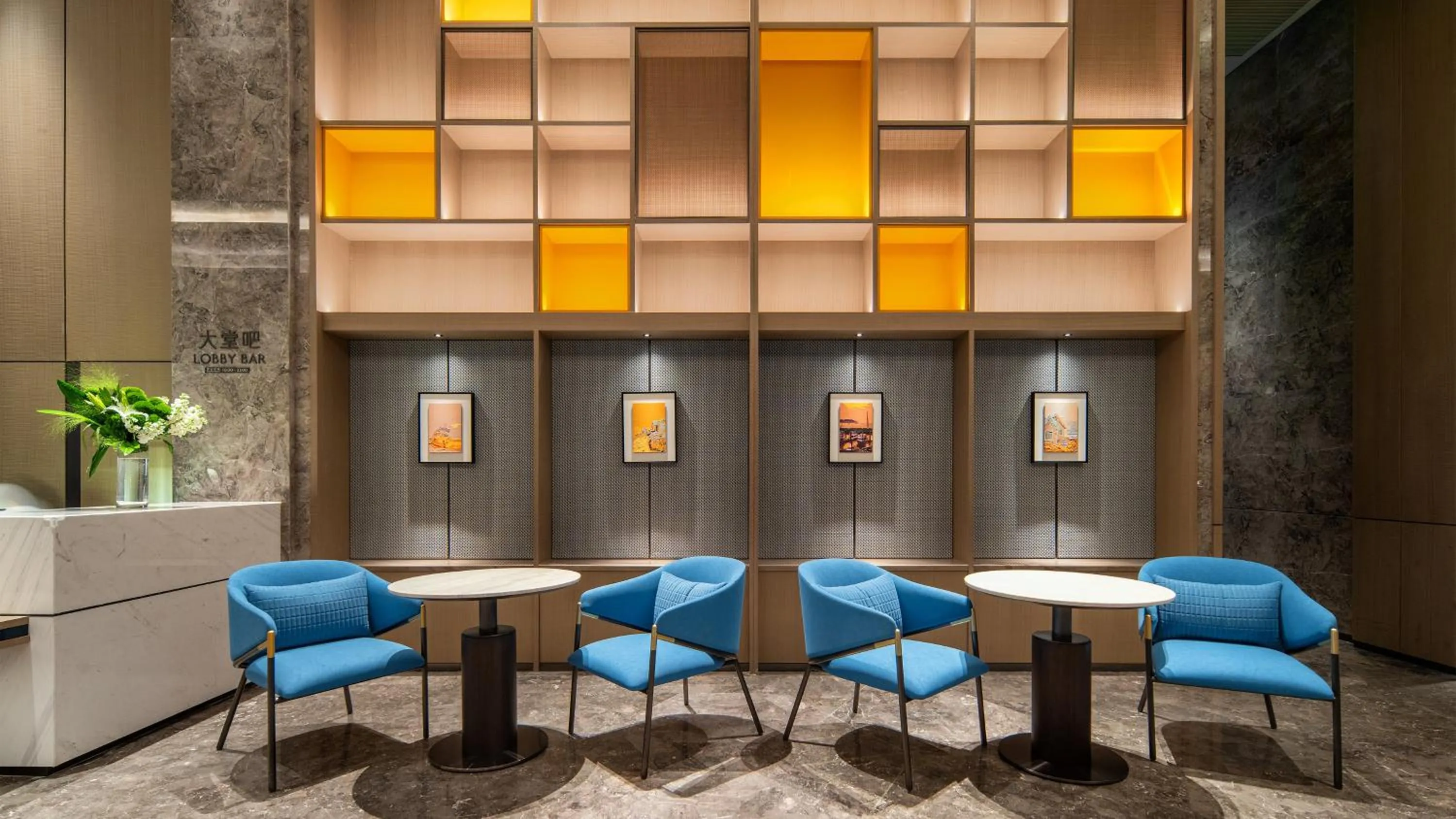 Lounge or bar in Crowne Plaza Weihai Binhai by IHG