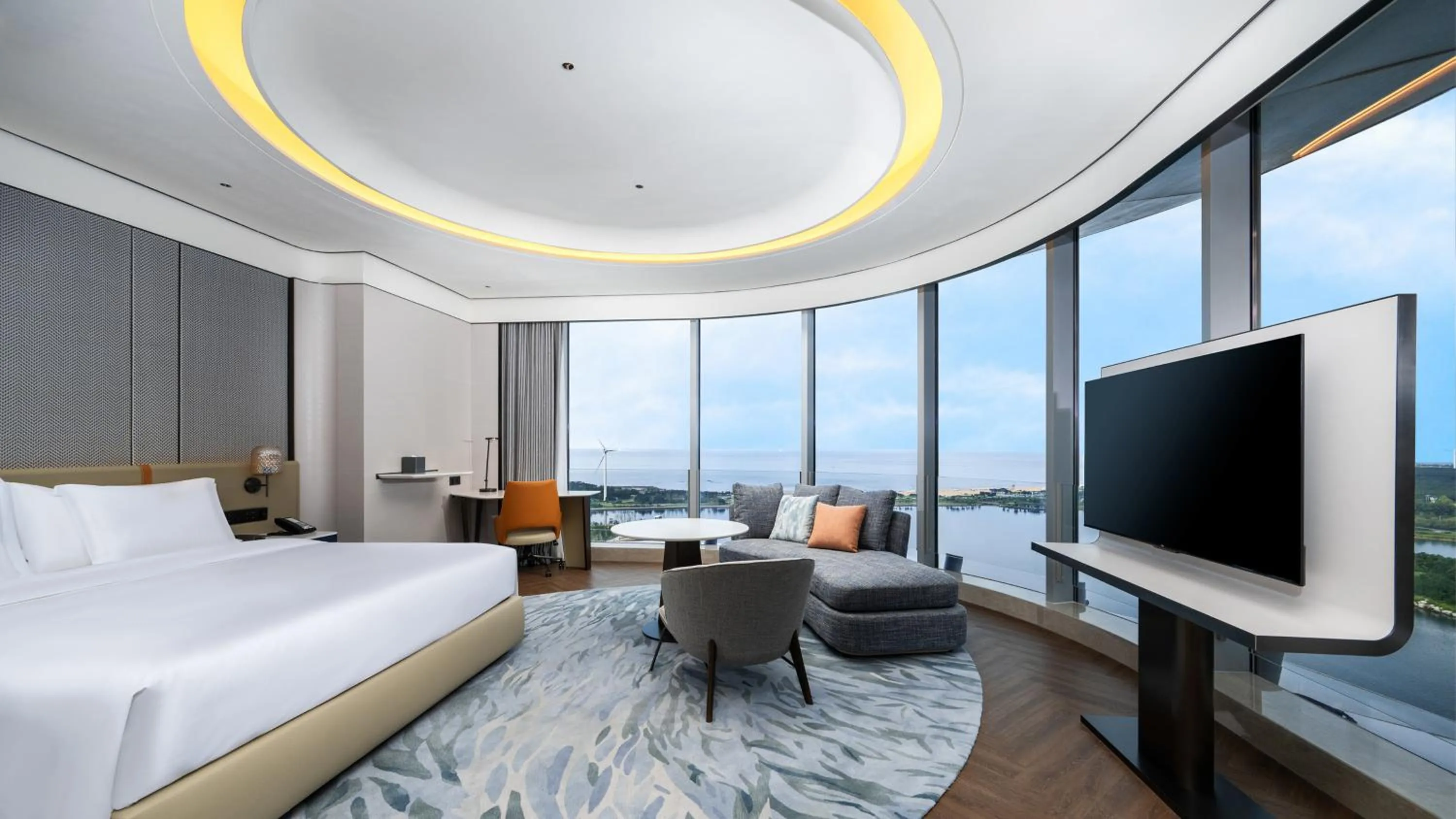 Bed in Crowne Plaza Weihai Binhai by IHG