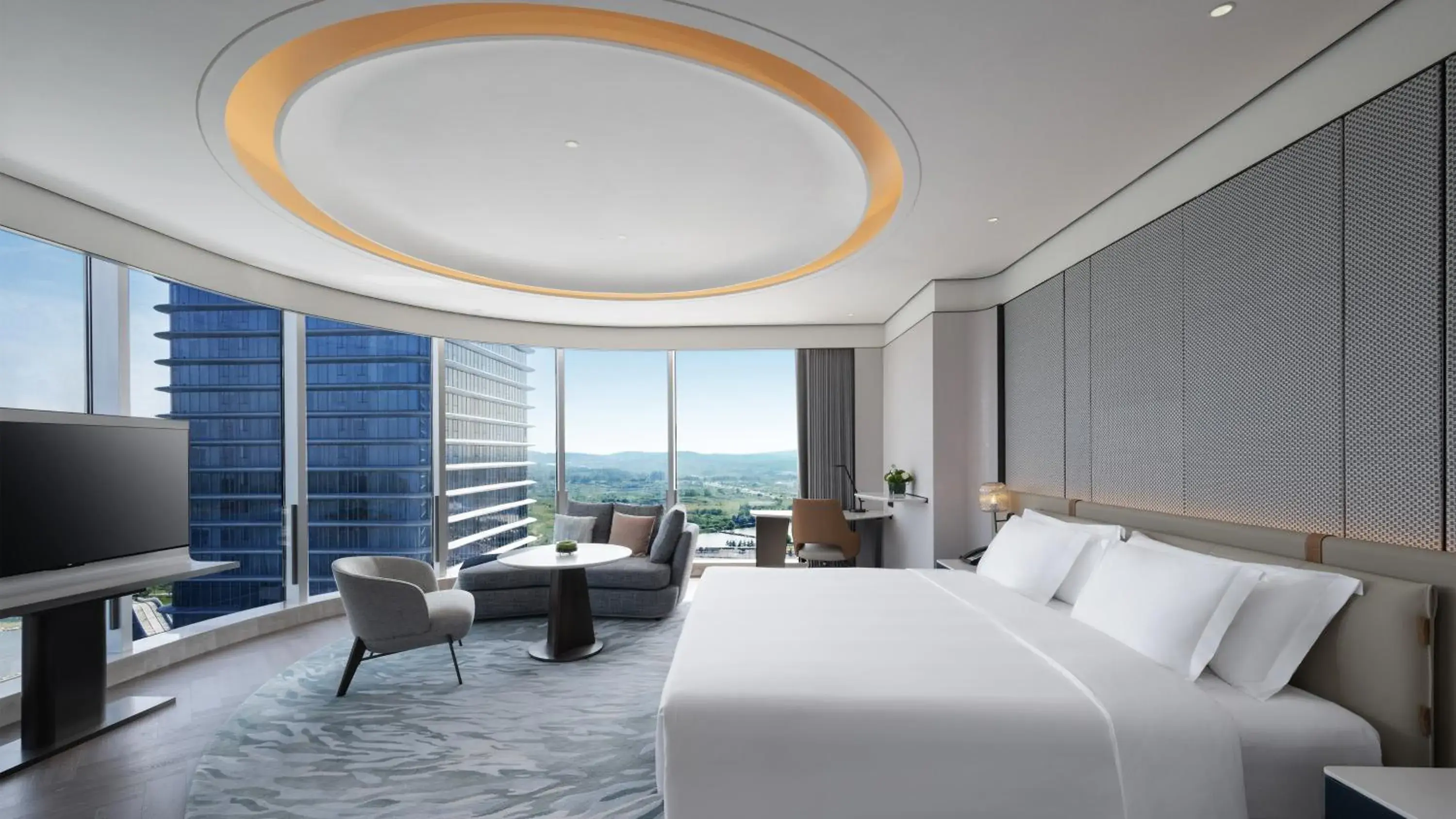 Premium King Room in Crowne Plaza Weihai Binhai by IHG Premium King Room in Crowne Plaza Weihai Binhai by IHG