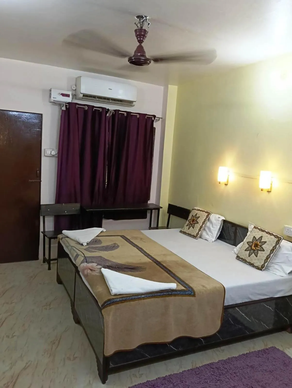 Bed in Banaras Rest House