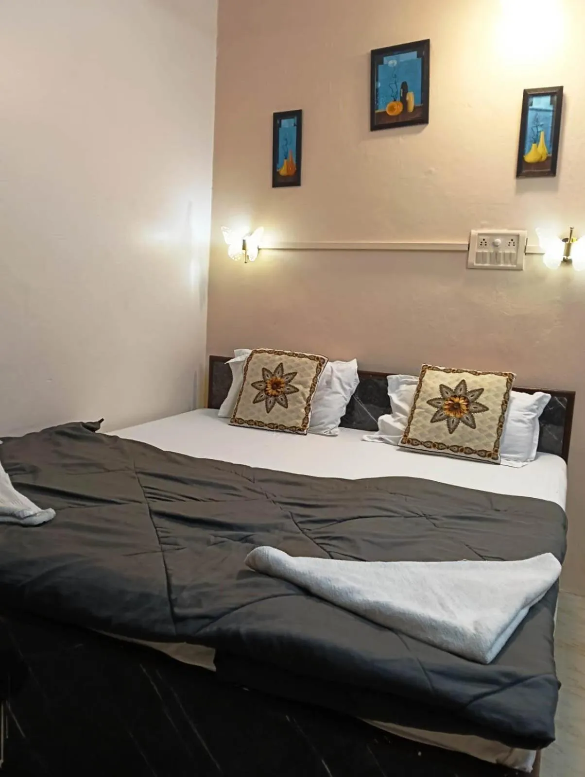 Bed in Banaras Rest House