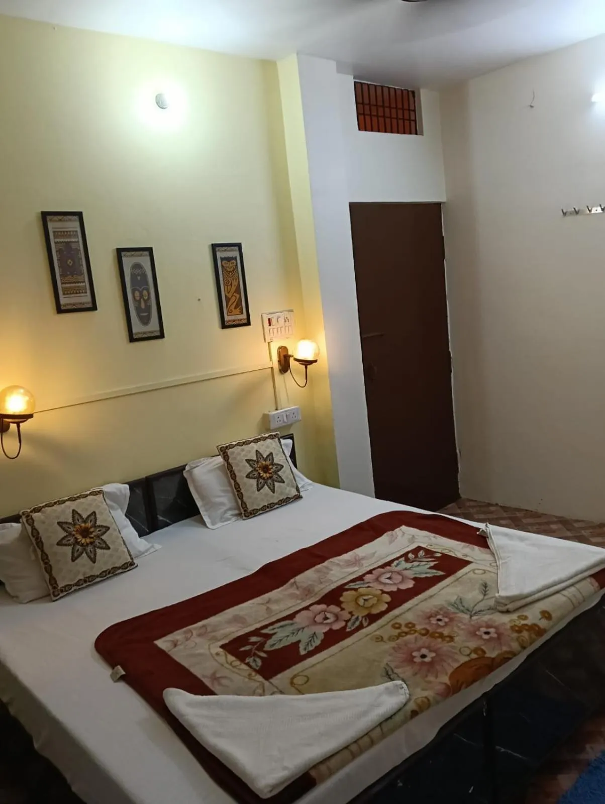 Bed in Banaras Rest House