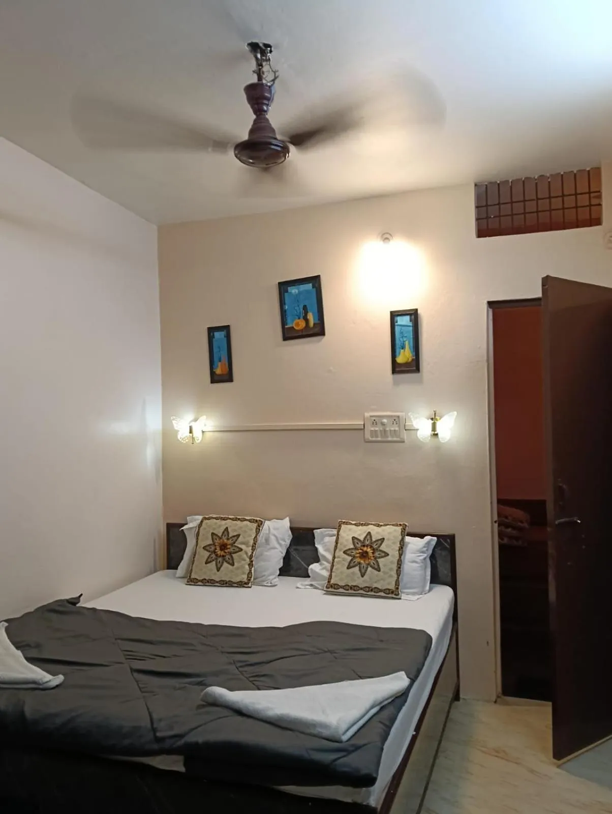 Bed in Banaras Rest House