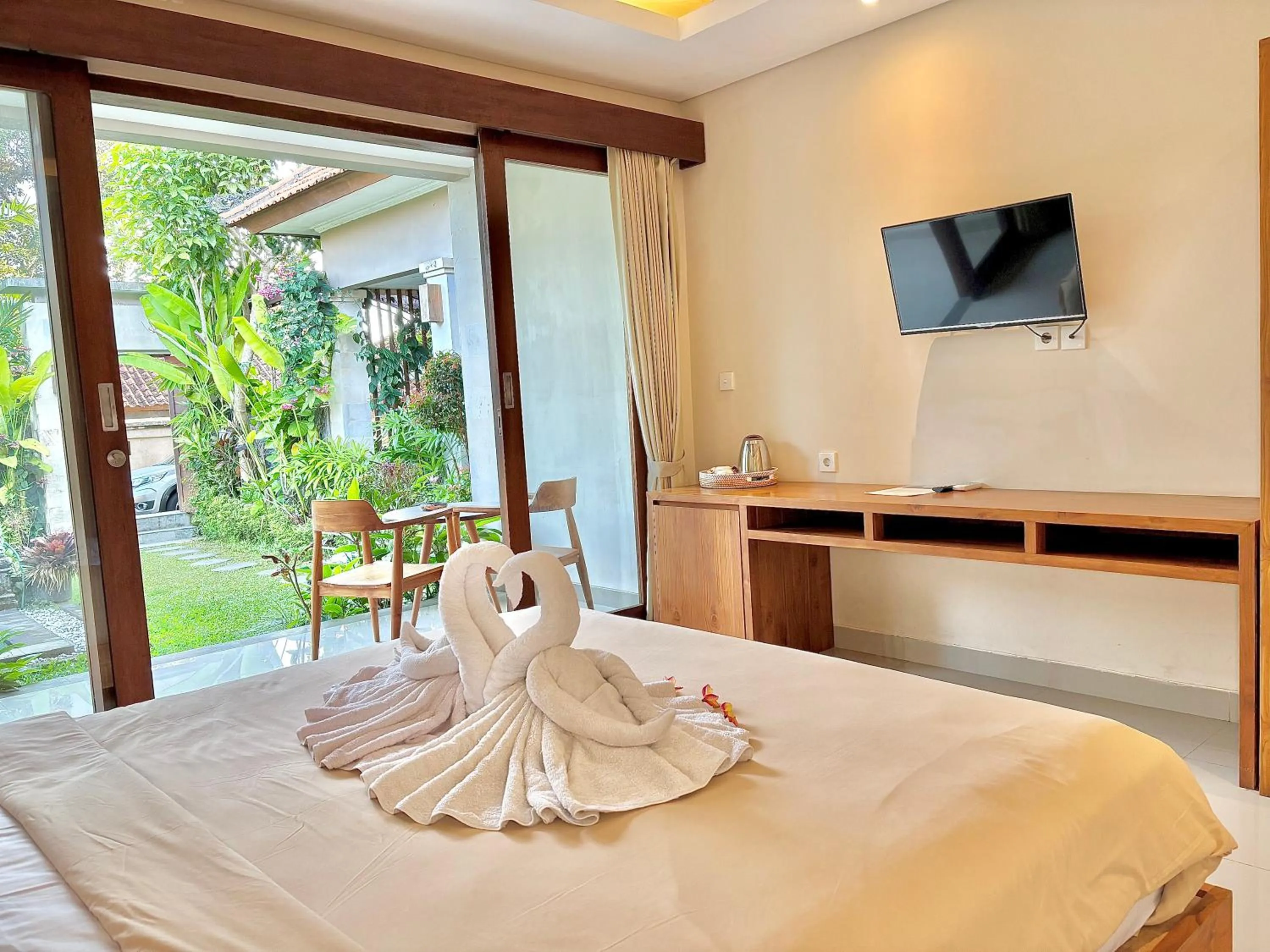 Bedroom, Bed in Kamayu Ubud by Puri Signatures