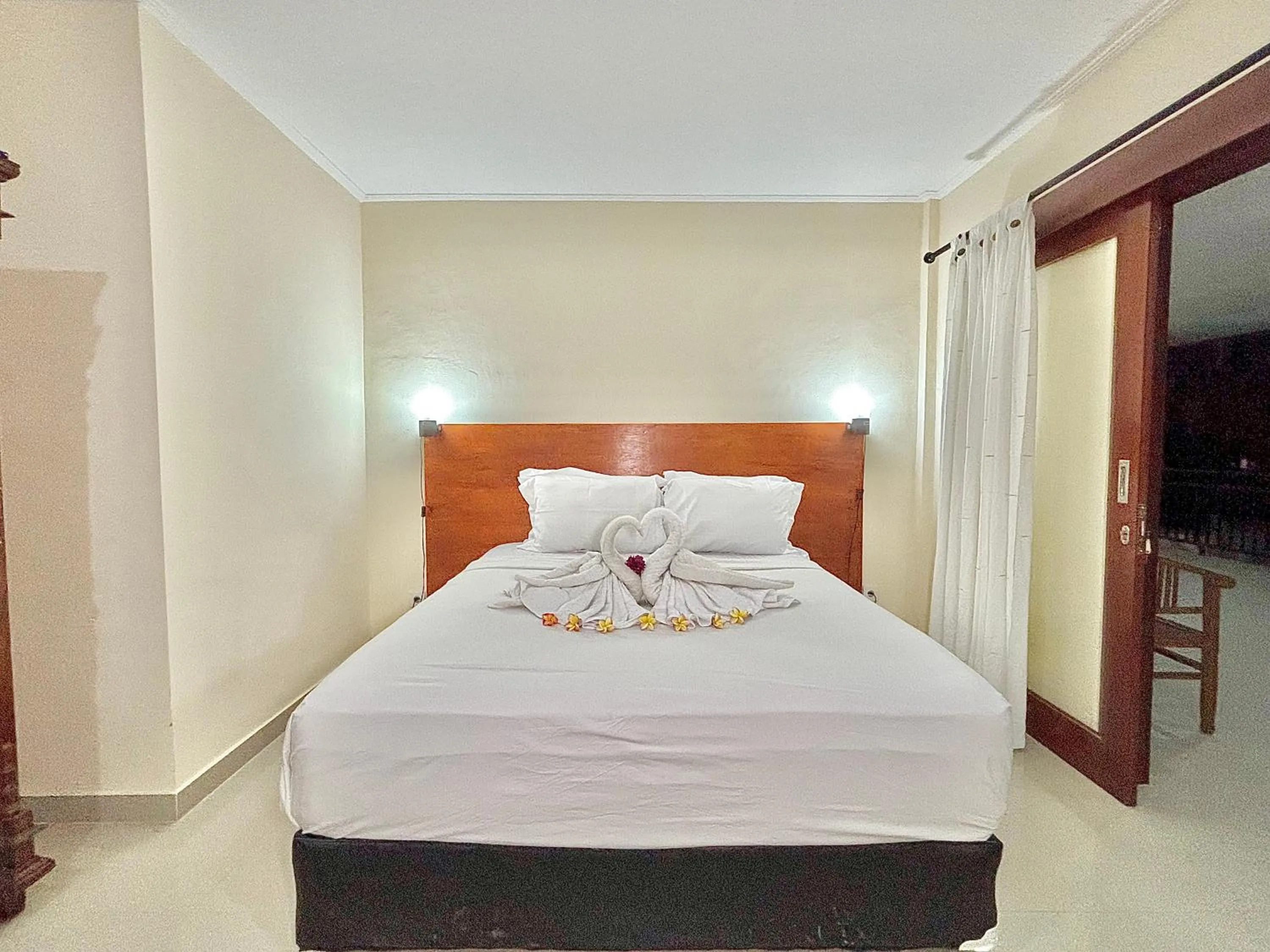 Bed in Kamayu Ubud by Puri Signatures