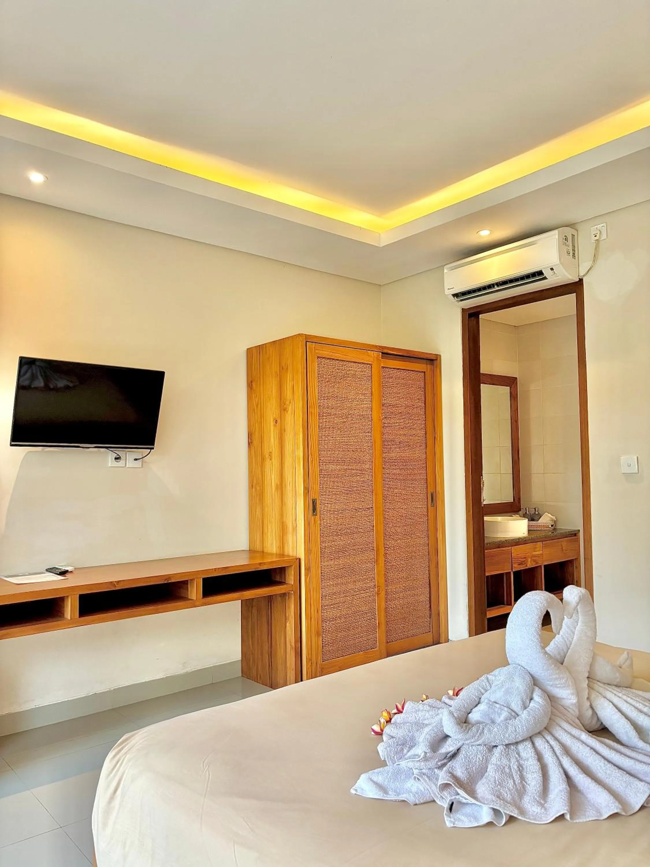 Bed in Kamayu Ubud by Puri Signatures