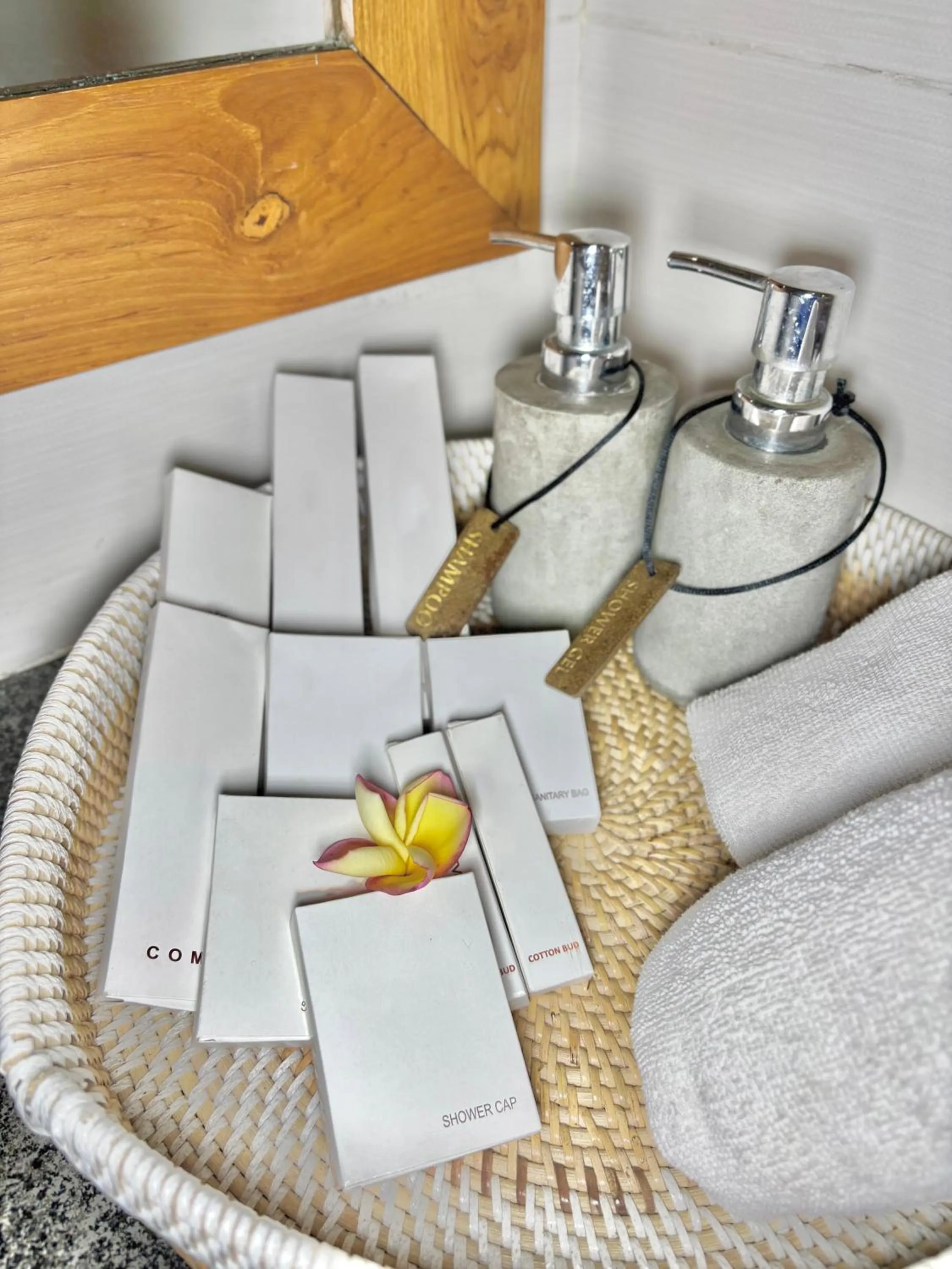 Bathroom in Kamayu Ubud by Puri Signatures