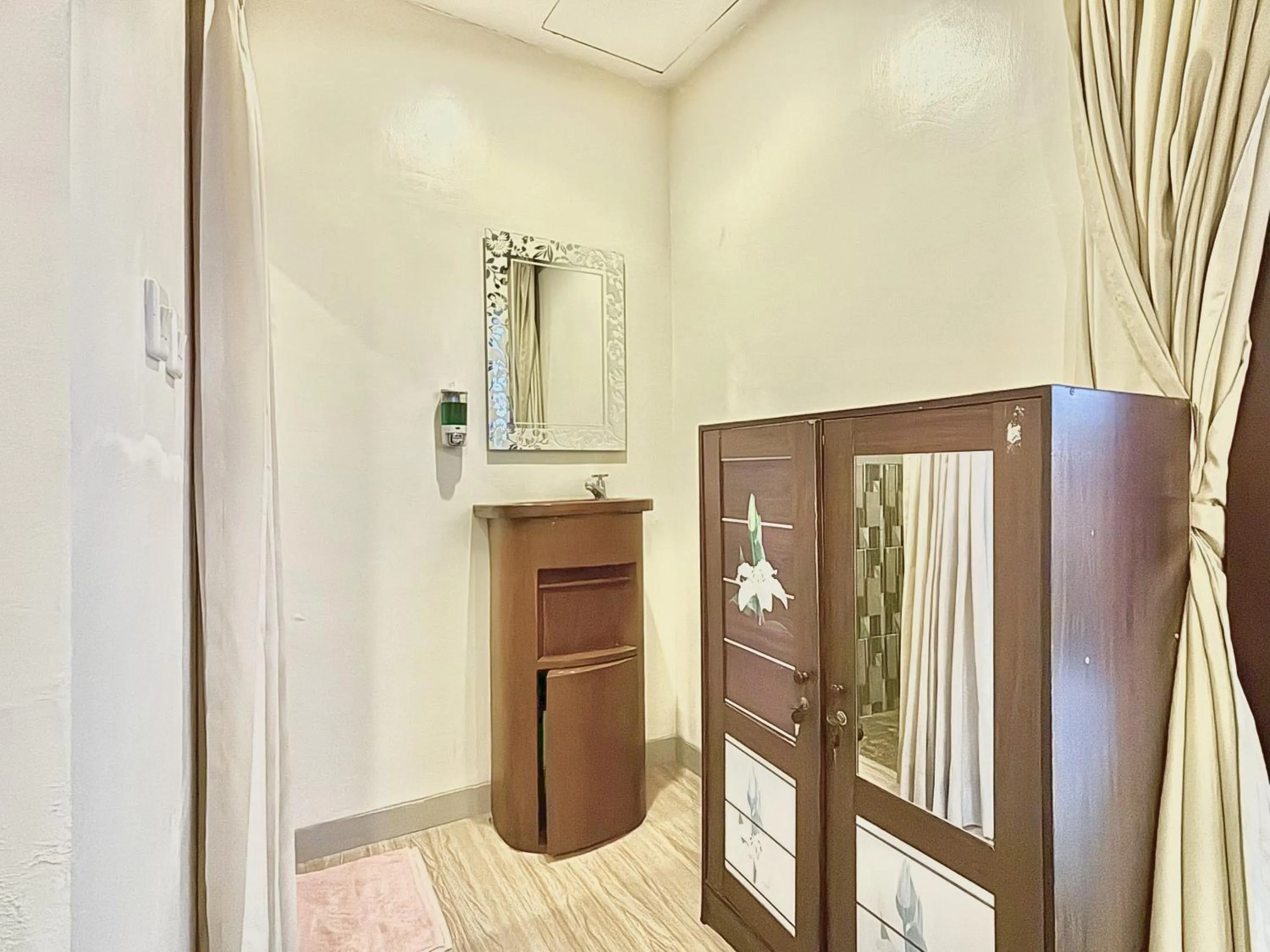 wardrobe in Kamayu Ubud by Puri Signatures