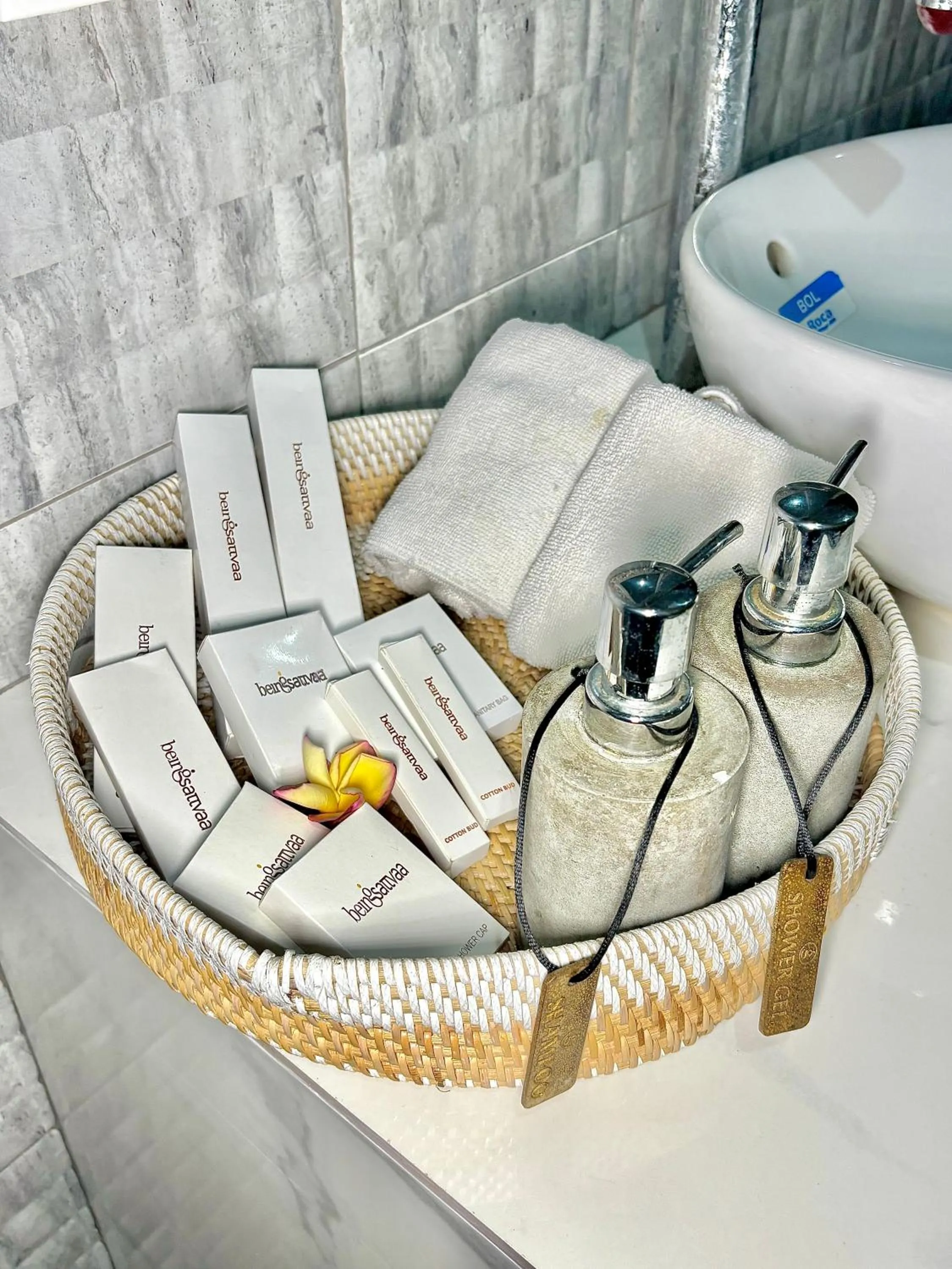 Bathroom in Kamayu Ubud by Puri Signatures