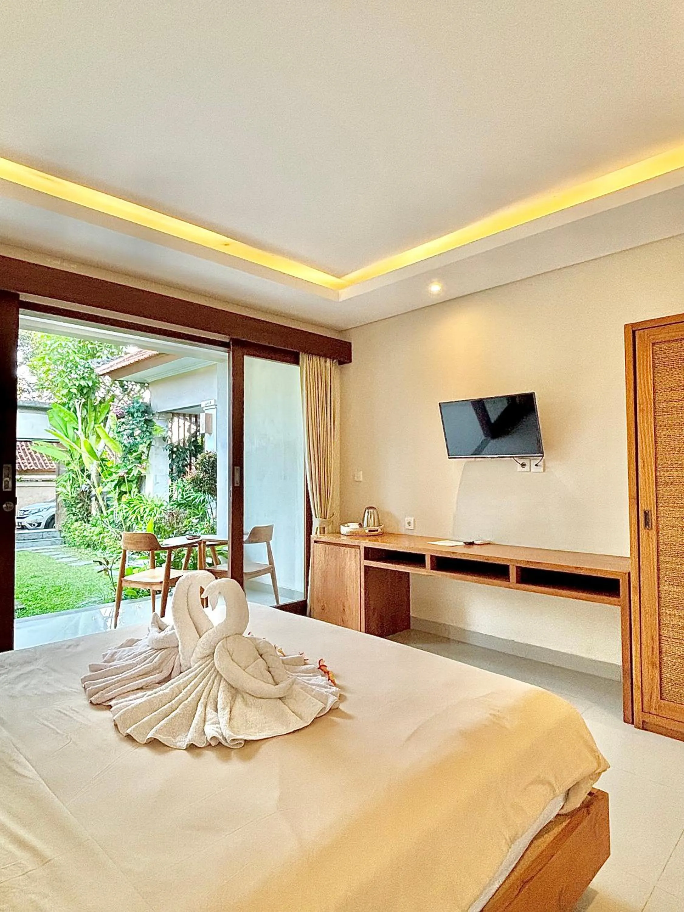 Bed in Kamayu Ubud by Puri Signatures