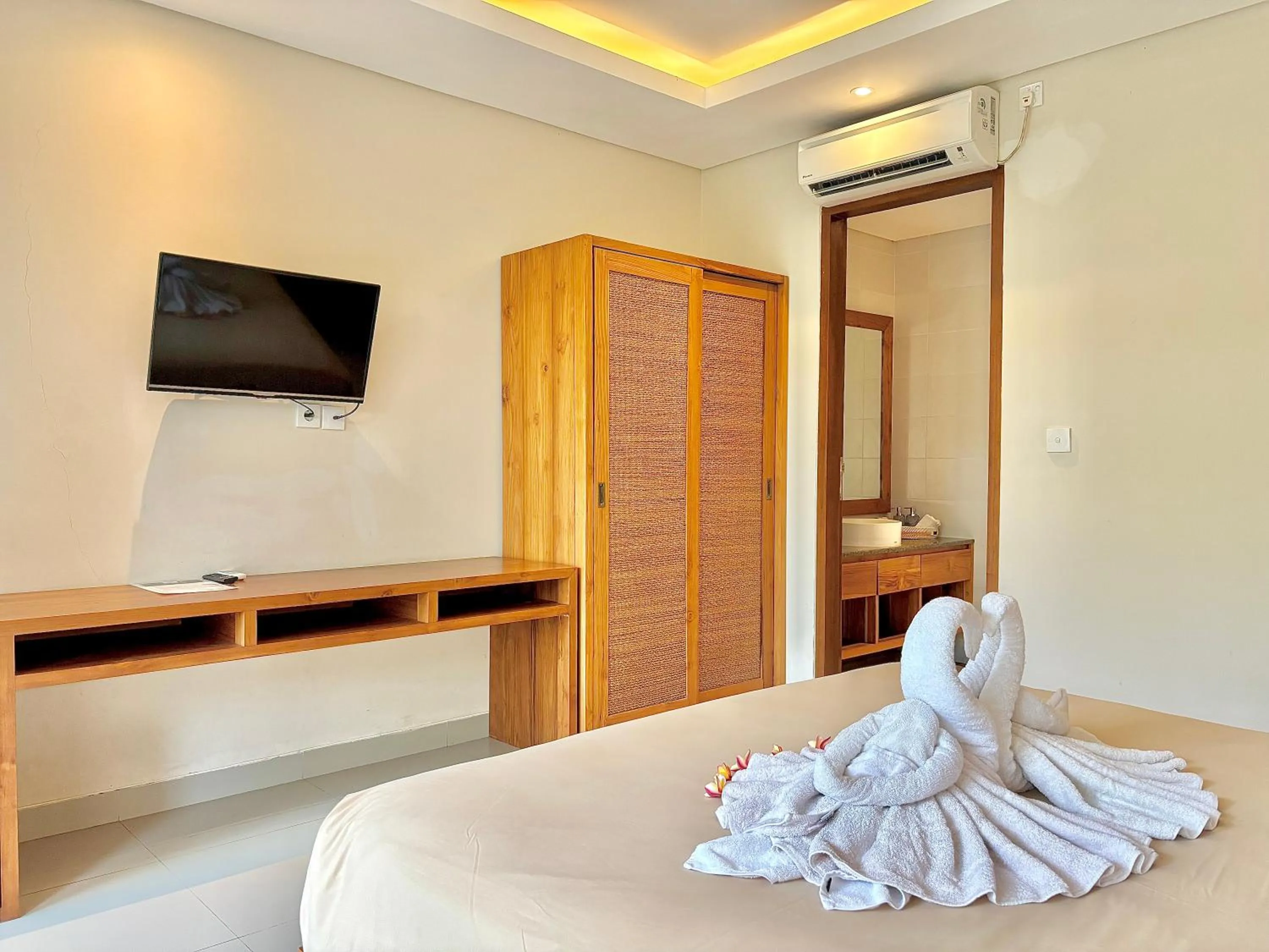 Bed in Kamayu Ubud by Puri Signatures