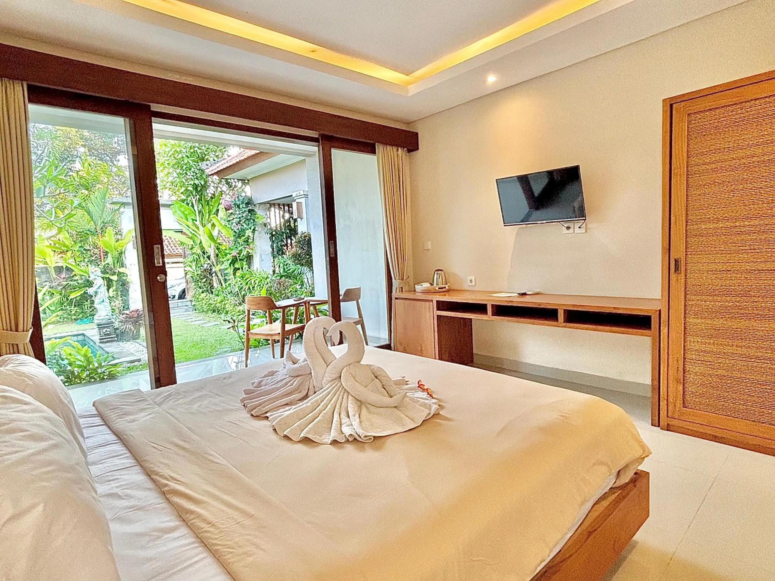 Bed in Kamayu Ubud by Puri Signatures