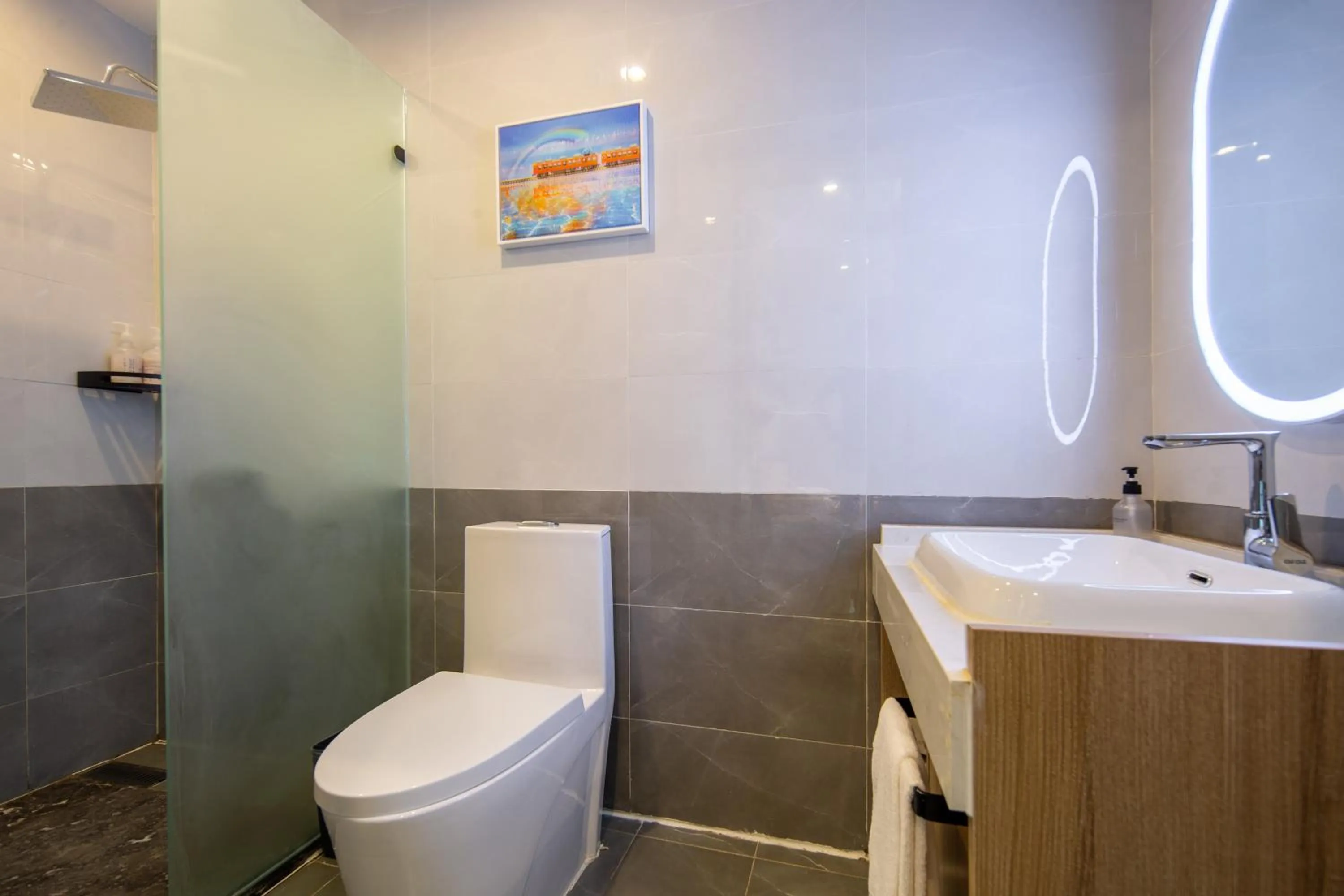 Toilet in Floral Hotel Qingdao Dreamship Seaview Hotel