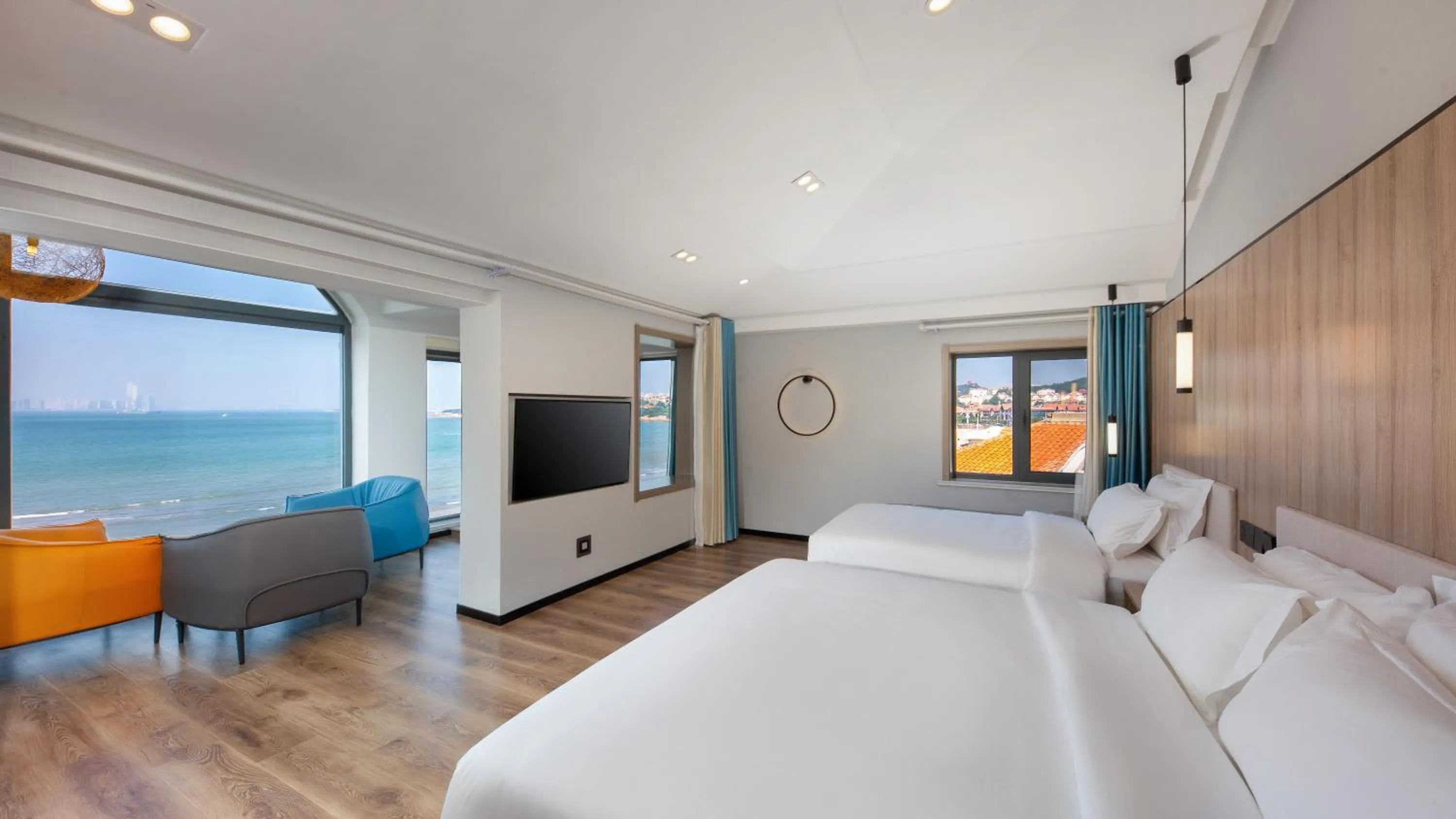 Photo of the whole room, Bed in Floral Hotel Qingdao Dreamship Seaview Hotel