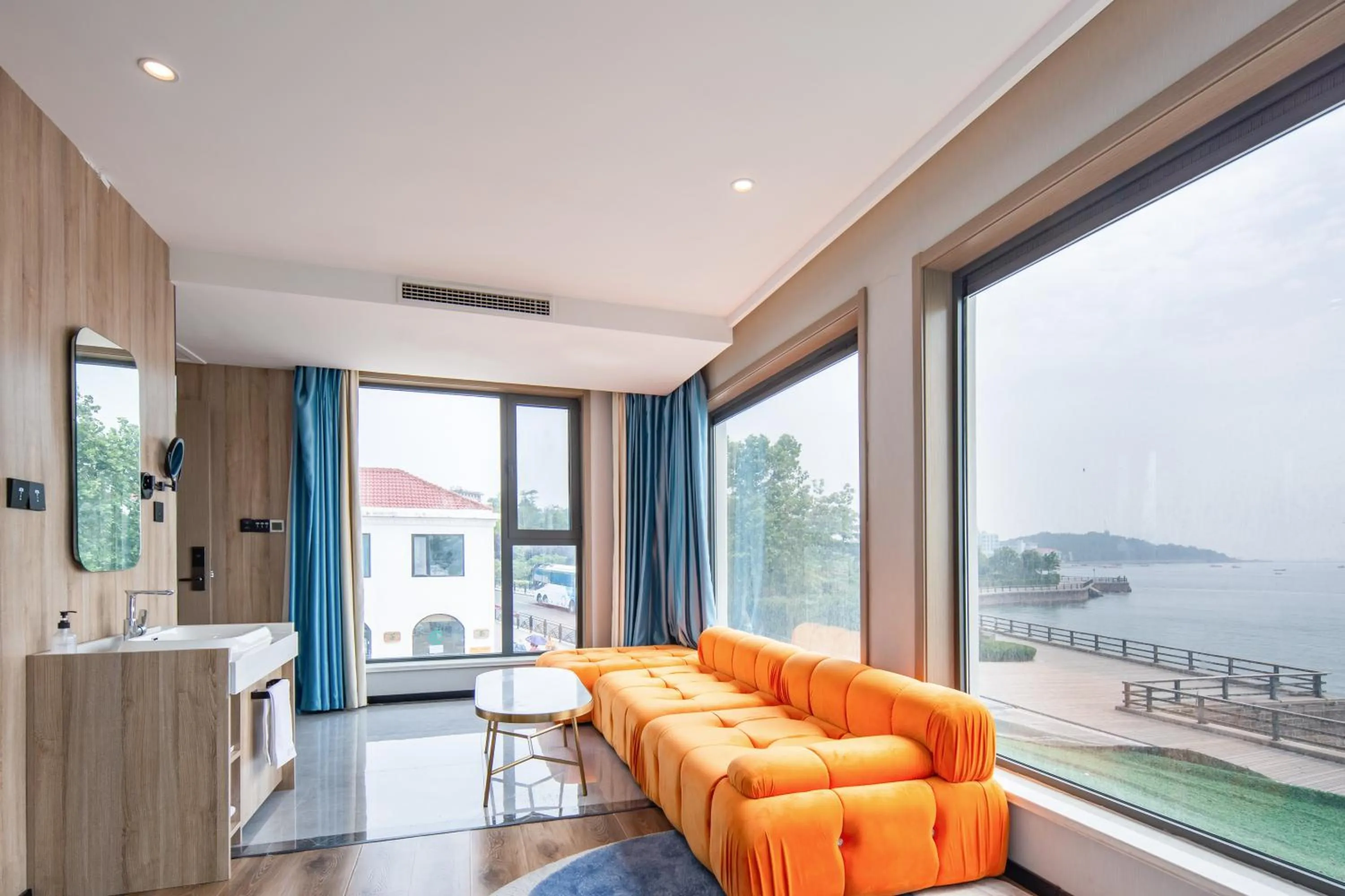 Seating area in Floral Hotel Qingdao Dreamship Seaview Hotel