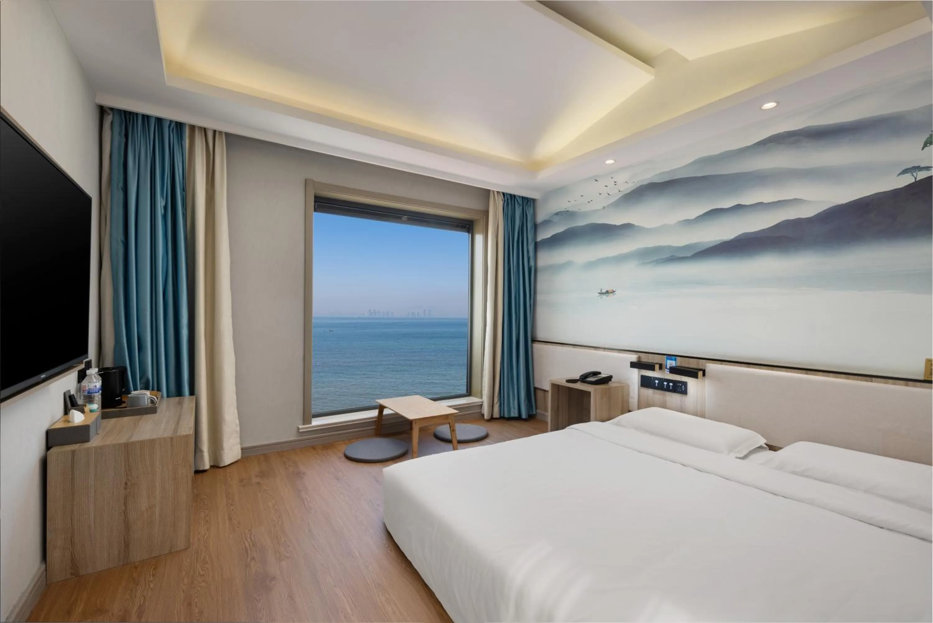 View (from property/room), Bed in Floral Hotel Qingdao Dreamship Seaview Hotel