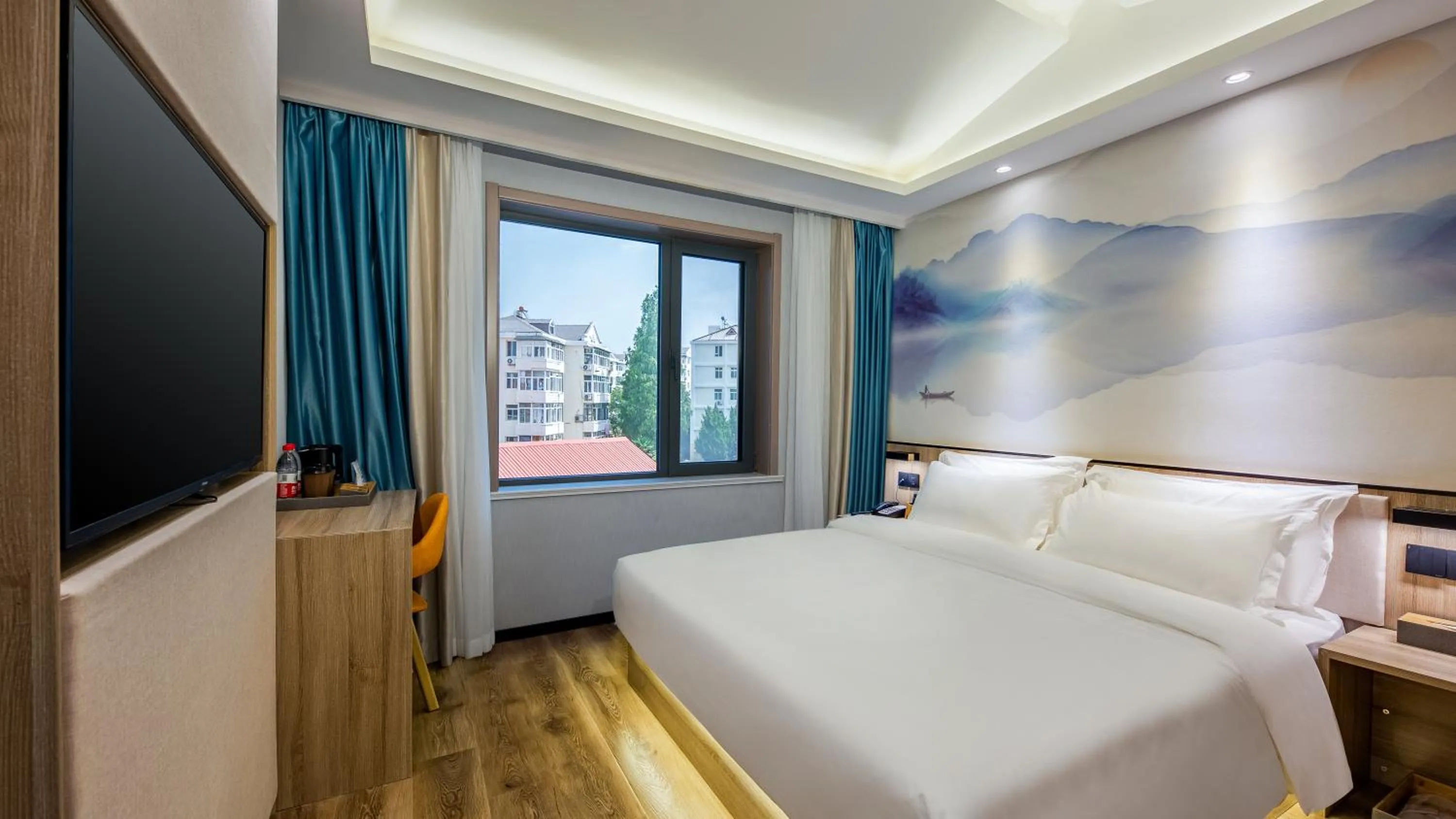 Bedroom, Bed in Floral Hotel Qingdao Dreamship Seaview Hotel